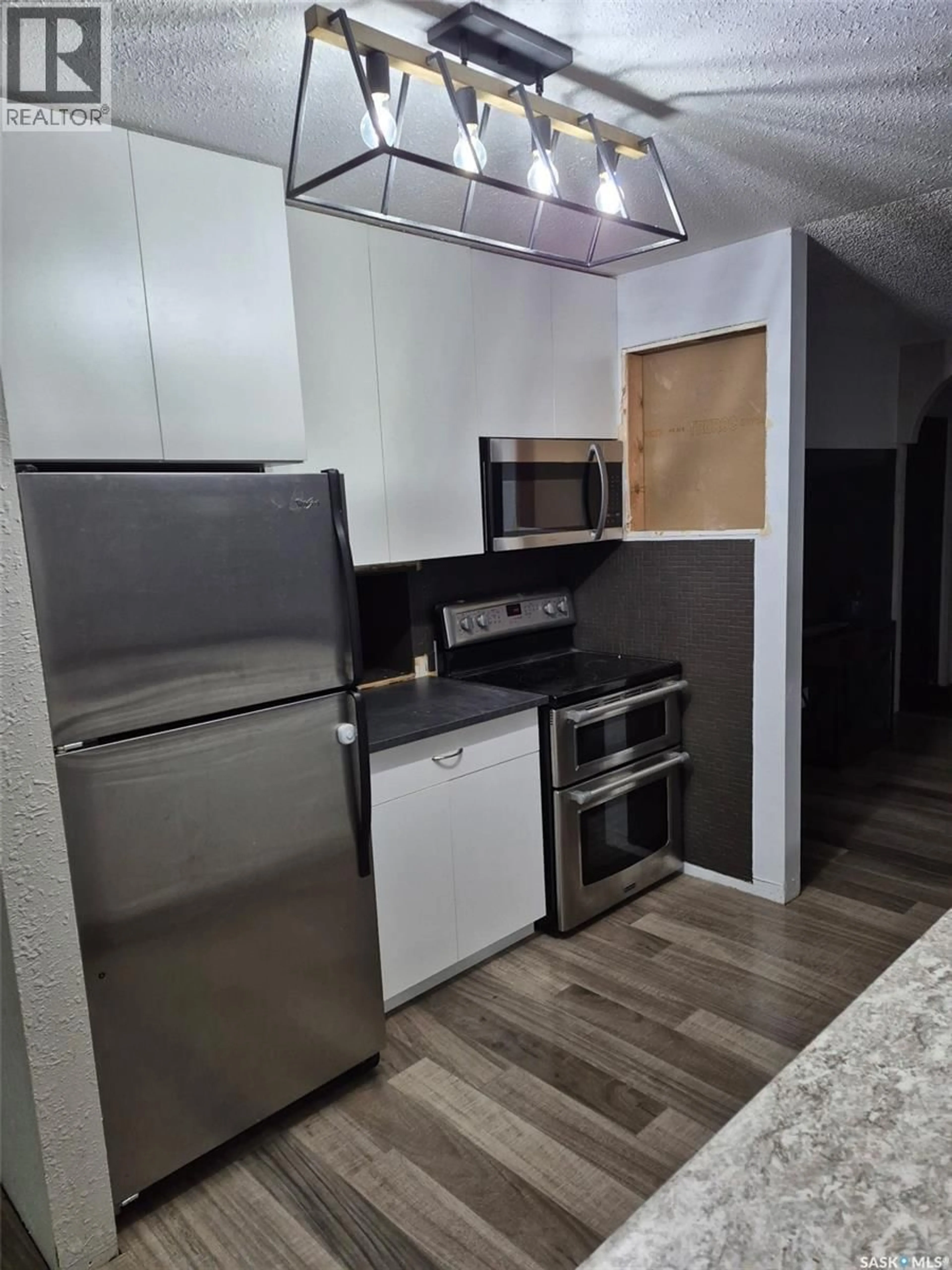 Standard kitchen, wood/laminate floor for 737 WILLOW PLACE, Hudson Bay Saskatchewan S0E0Y0