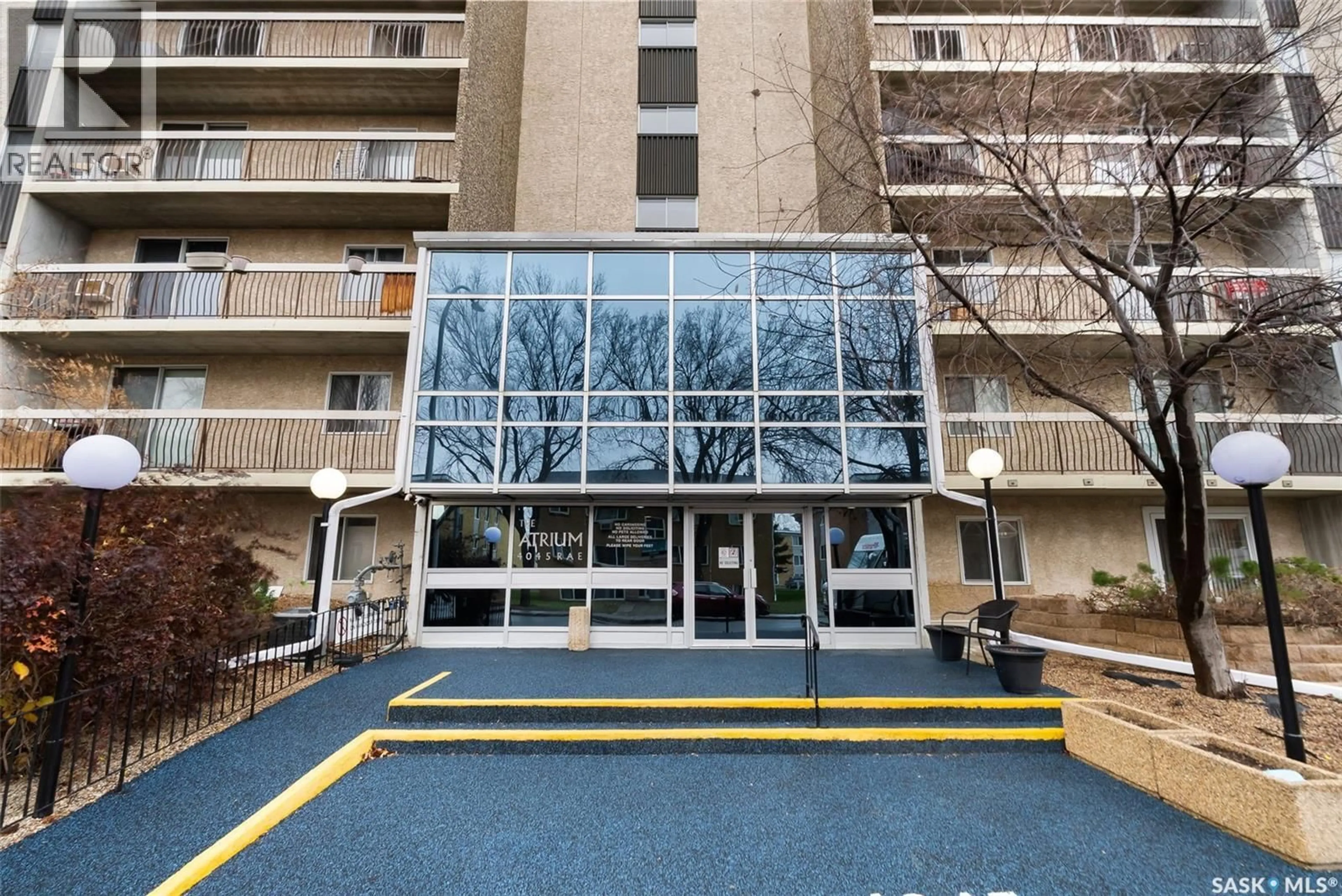 Indoor foyer for 112 - 4045 RAE STREET, Regina Saskatchewan S4S6Y8