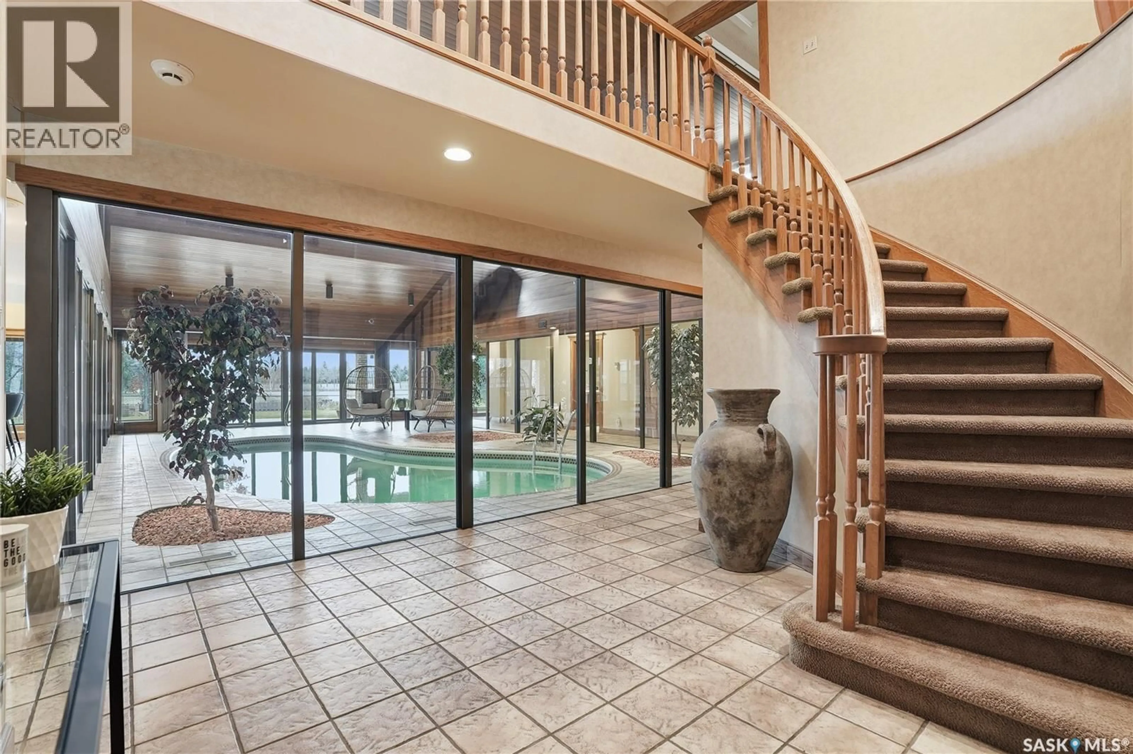 Indoor foyer for 118 LAKESHORE TERRACE, Saskatoon Saskatchewan S7J3X6