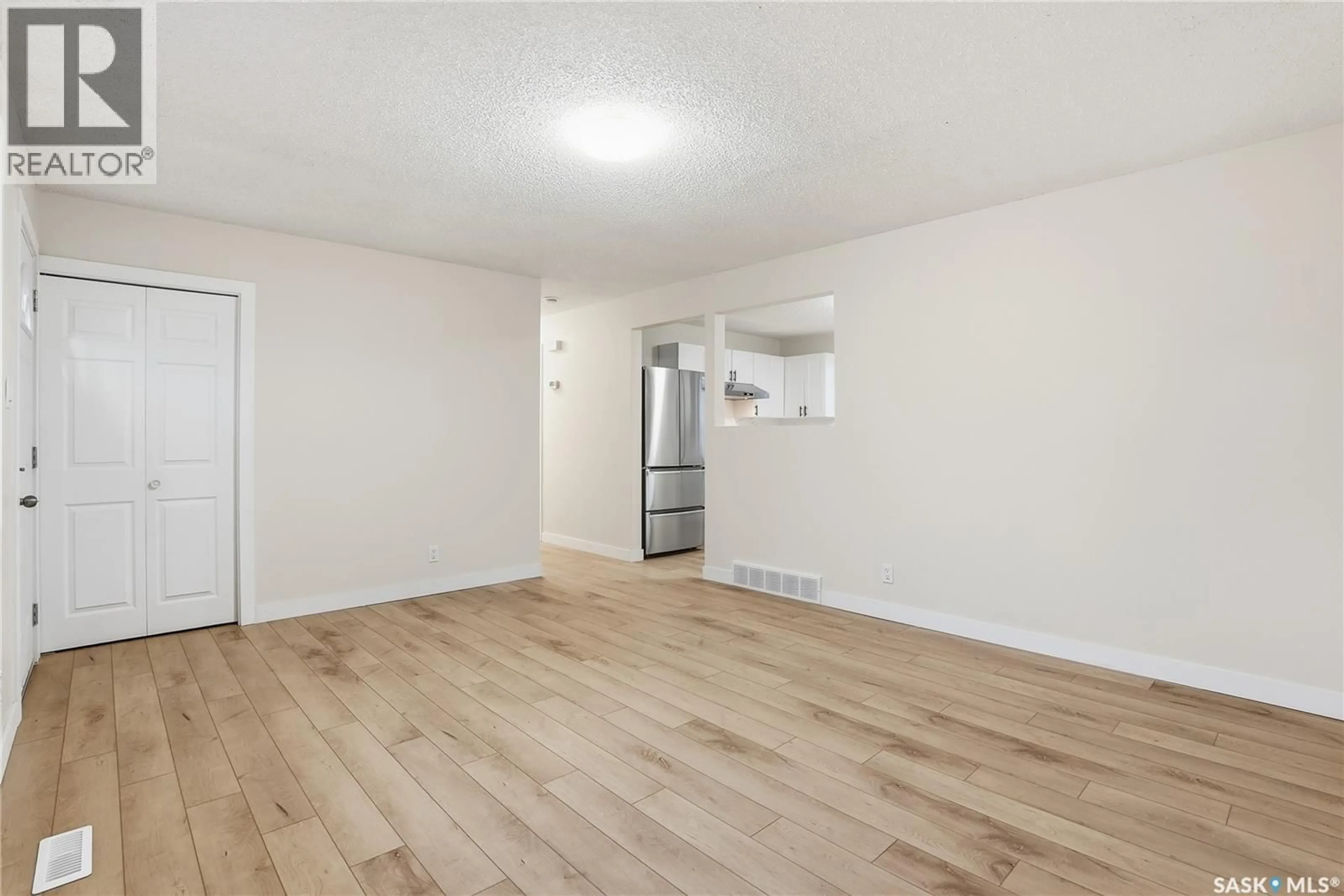 A pic of a room for 1652 CENTRAL AVENUE, Saskatoon Saskatchewan S7N2H5