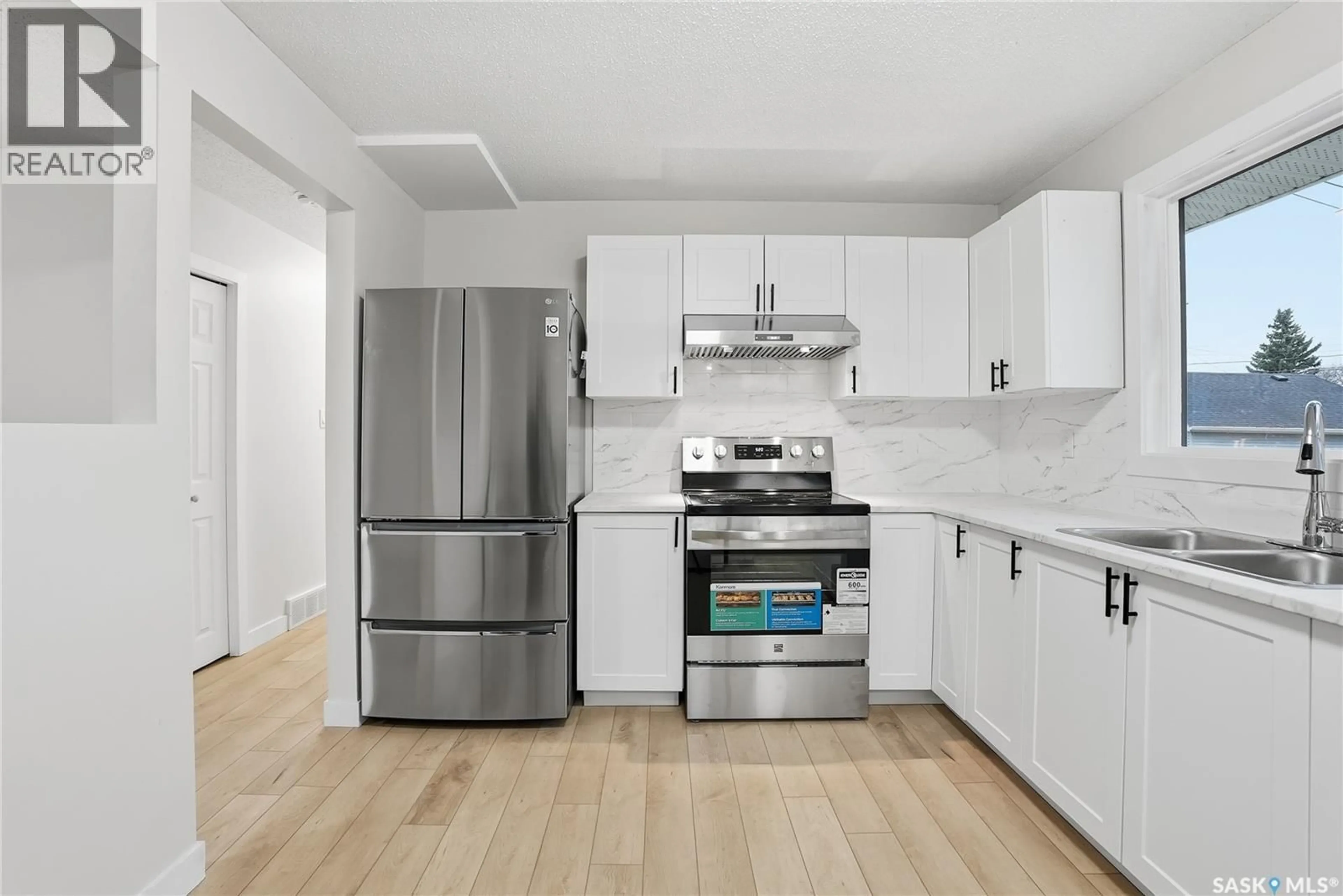 Standard kitchen, unknown for 1652 CENTRAL AVENUE, Saskatoon Saskatchewan S7N2H5