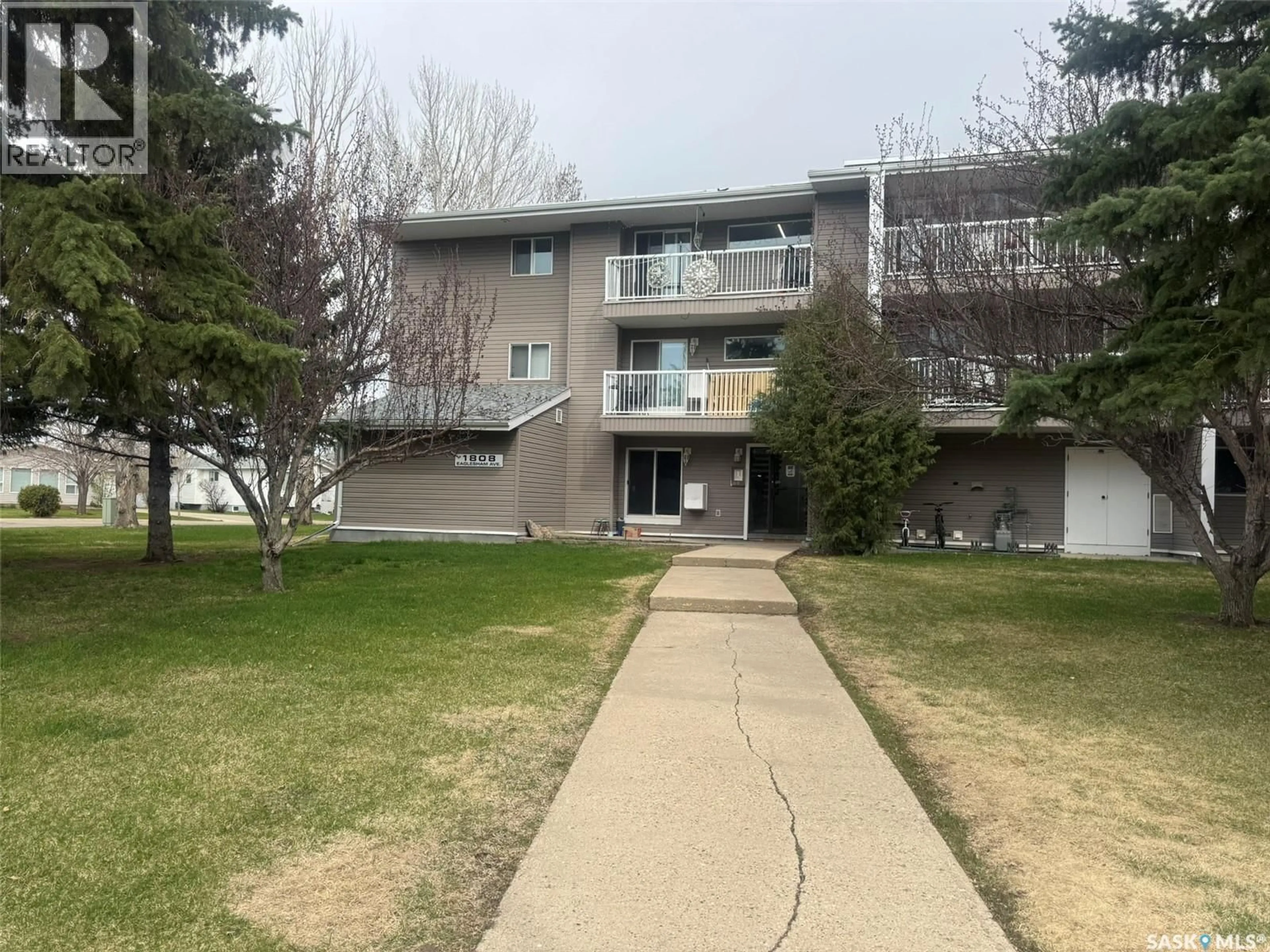 A pic from outside/outdoor area/front of a property/back of a property/a pic from drone, unknown for 207 - 1808 EAGLESHAM AVENUE, Weyburn Saskatchewan S4T2R1