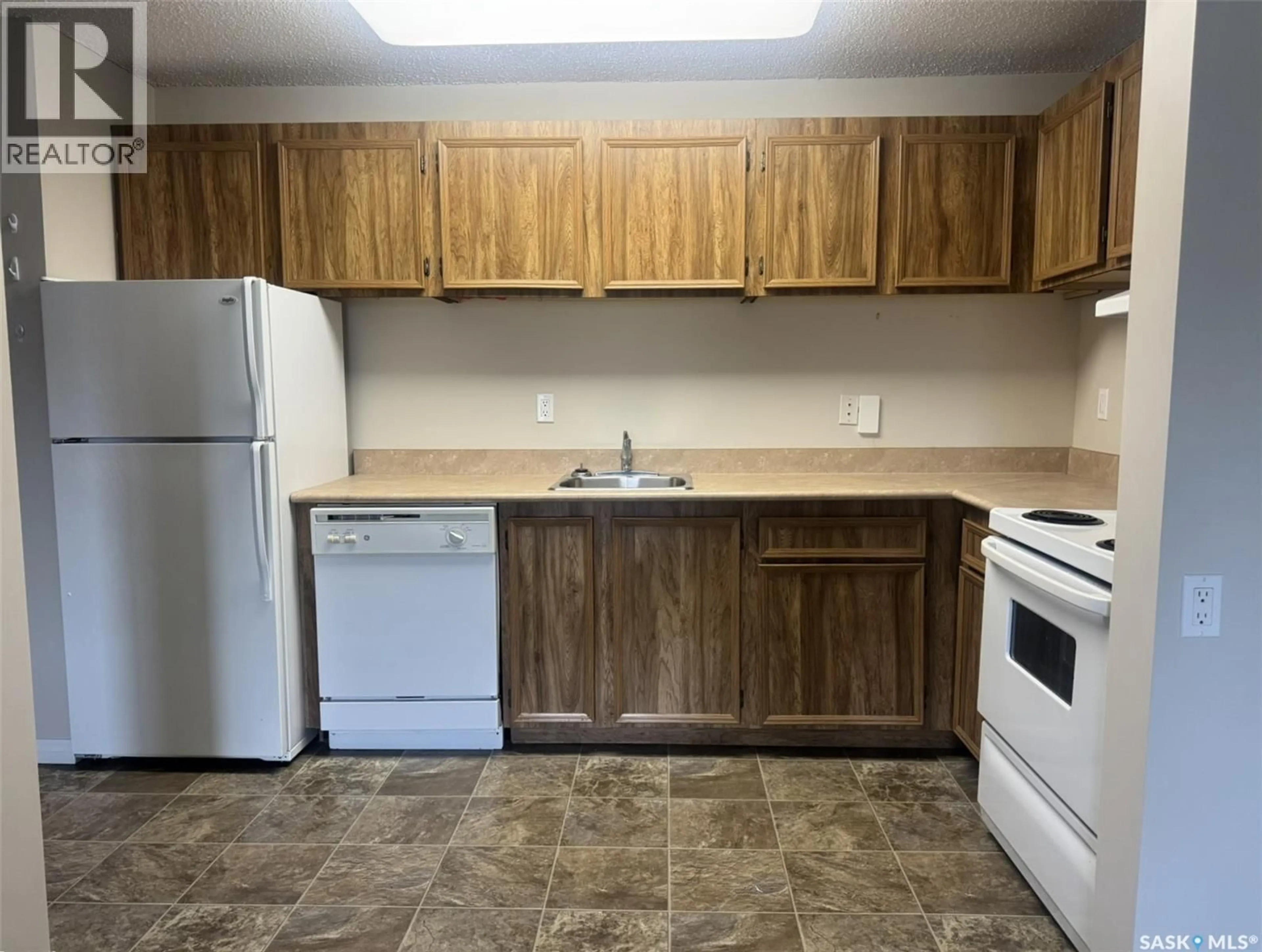 Standard kitchen, unknown for 207 - 1808 EAGLESHAM AVENUE, Weyburn Saskatchewan S4T2R1
