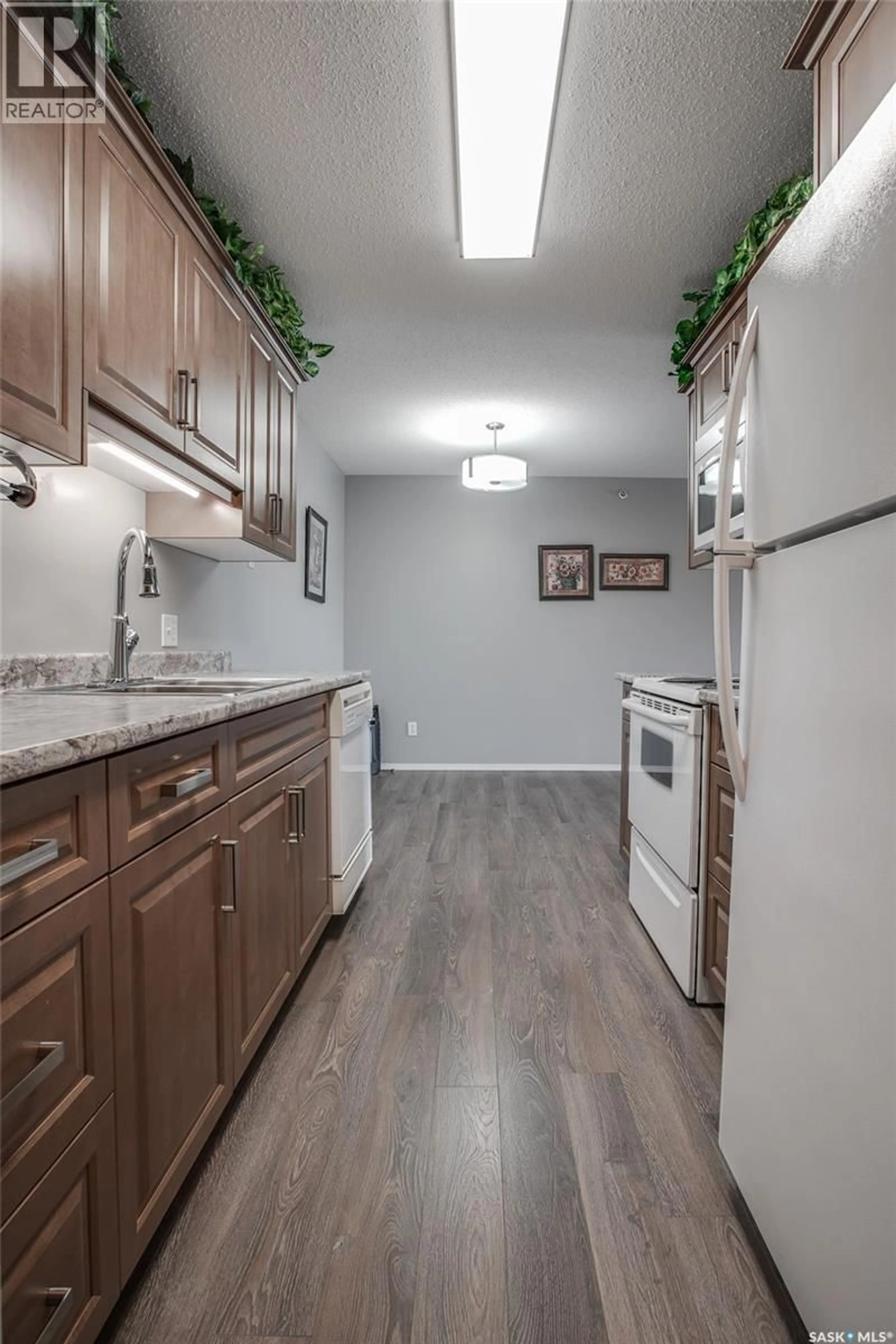 Standard kitchen, unknown for 306 - 206 PIONEER PLACE, Warman Saskatchewan S0K4S0