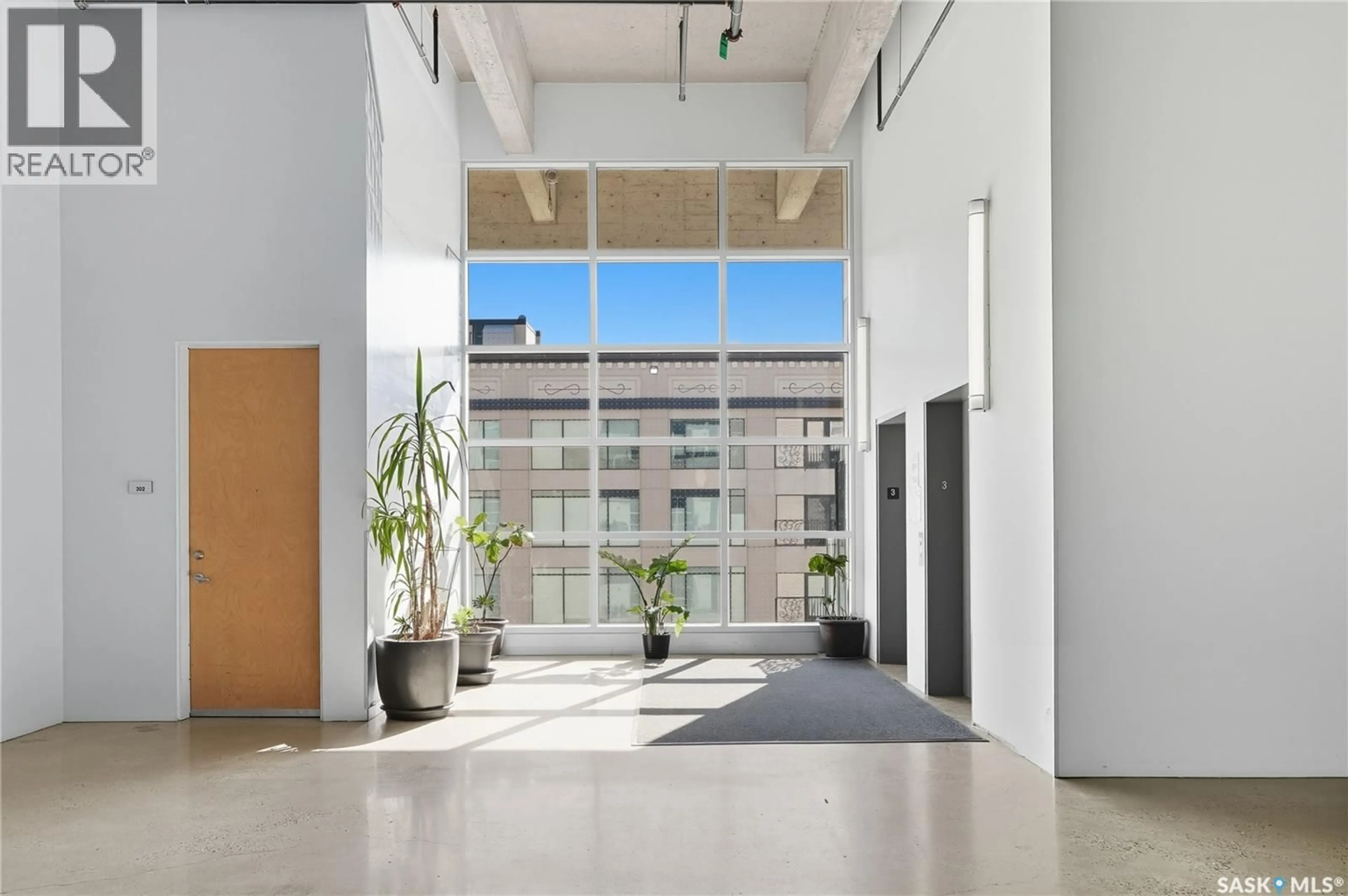 Indoor foyer for E - 328 120 23RD STREET, Saskatoon Saskatchewan S7K0K8