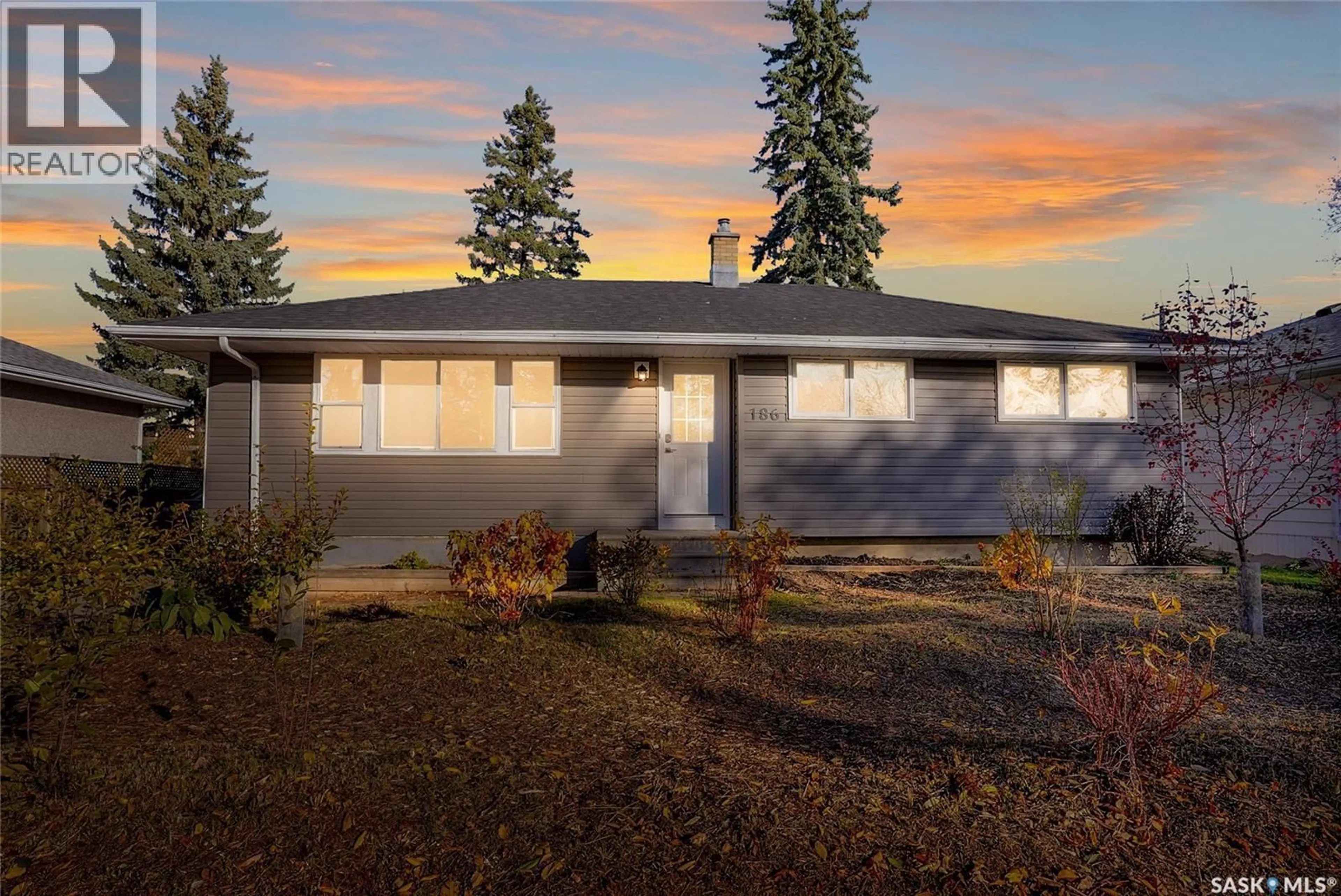 Home with vinyl exterior material, unknown for 186 COLDWELL ROAD, Regina Saskatchewan S4R4K8