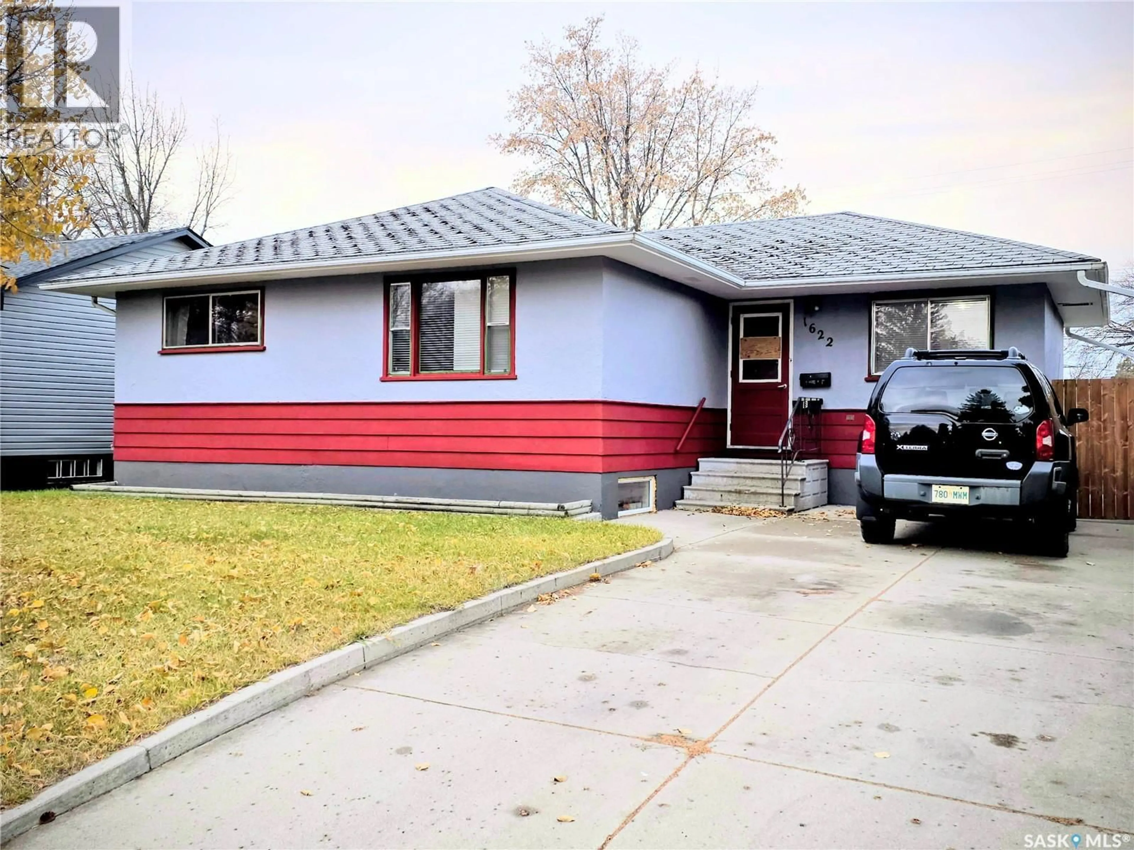 Home with vinyl exterior material, street for 1622 CUMBERLAND AVENUE, Saskatoon Saskatchewan S7H2M5