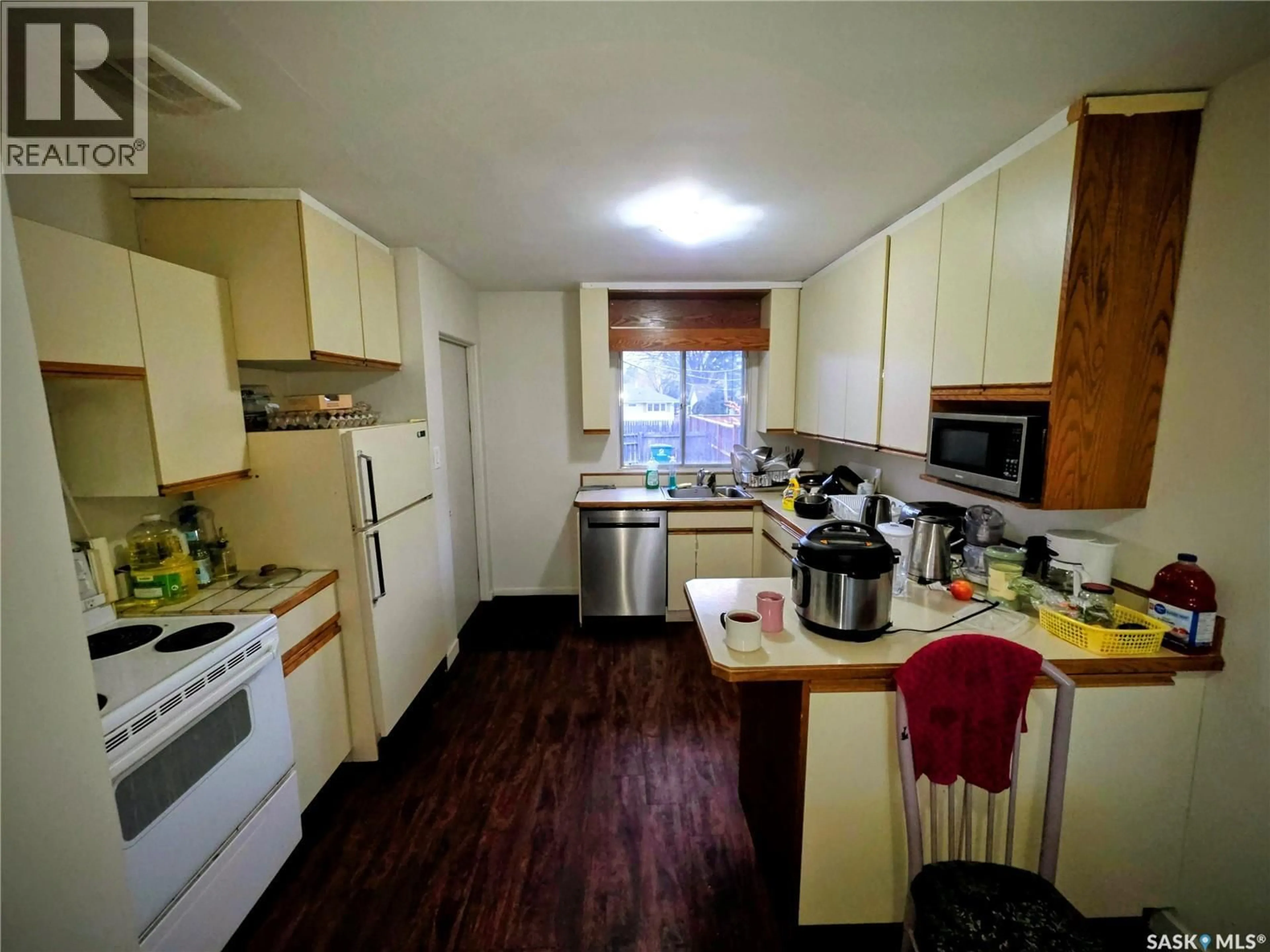 Standard kitchen, wood/laminate floor for 1622 CUMBERLAND AVENUE, Saskatoon Saskatchewan S7H2M5