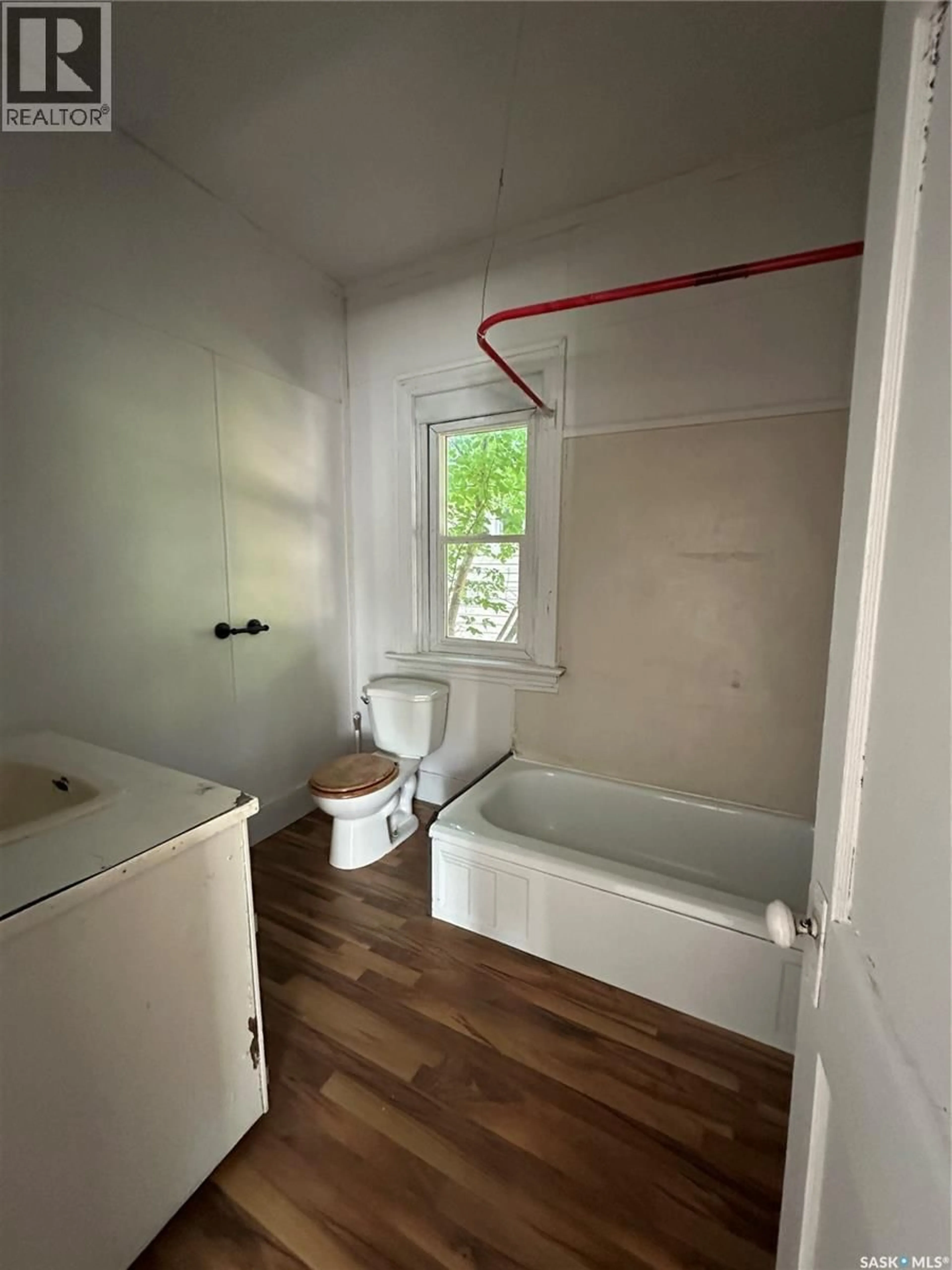 A pic of a room for 127 S AVENUE S, Saskatoon Saskatchewan S7M2Z7