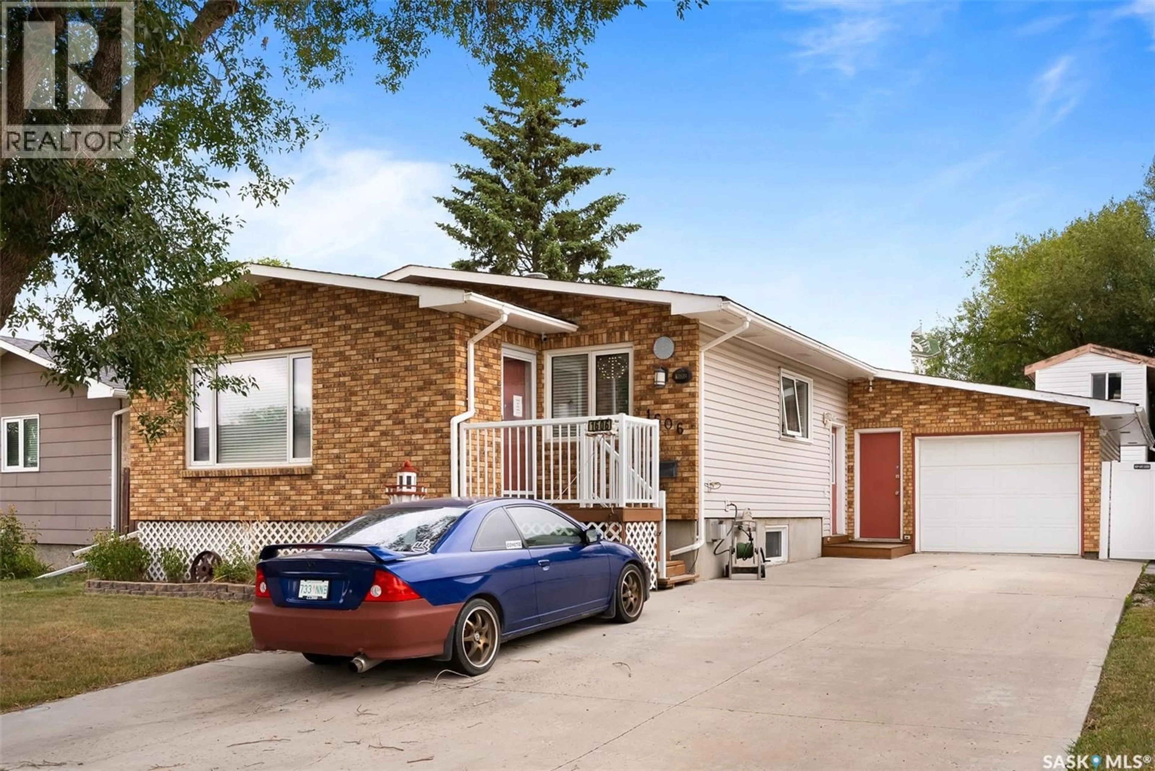 Home with vinyl exterior material, street for 1606 7TH AVENUE, Regina Saskatchewan S4N5S6