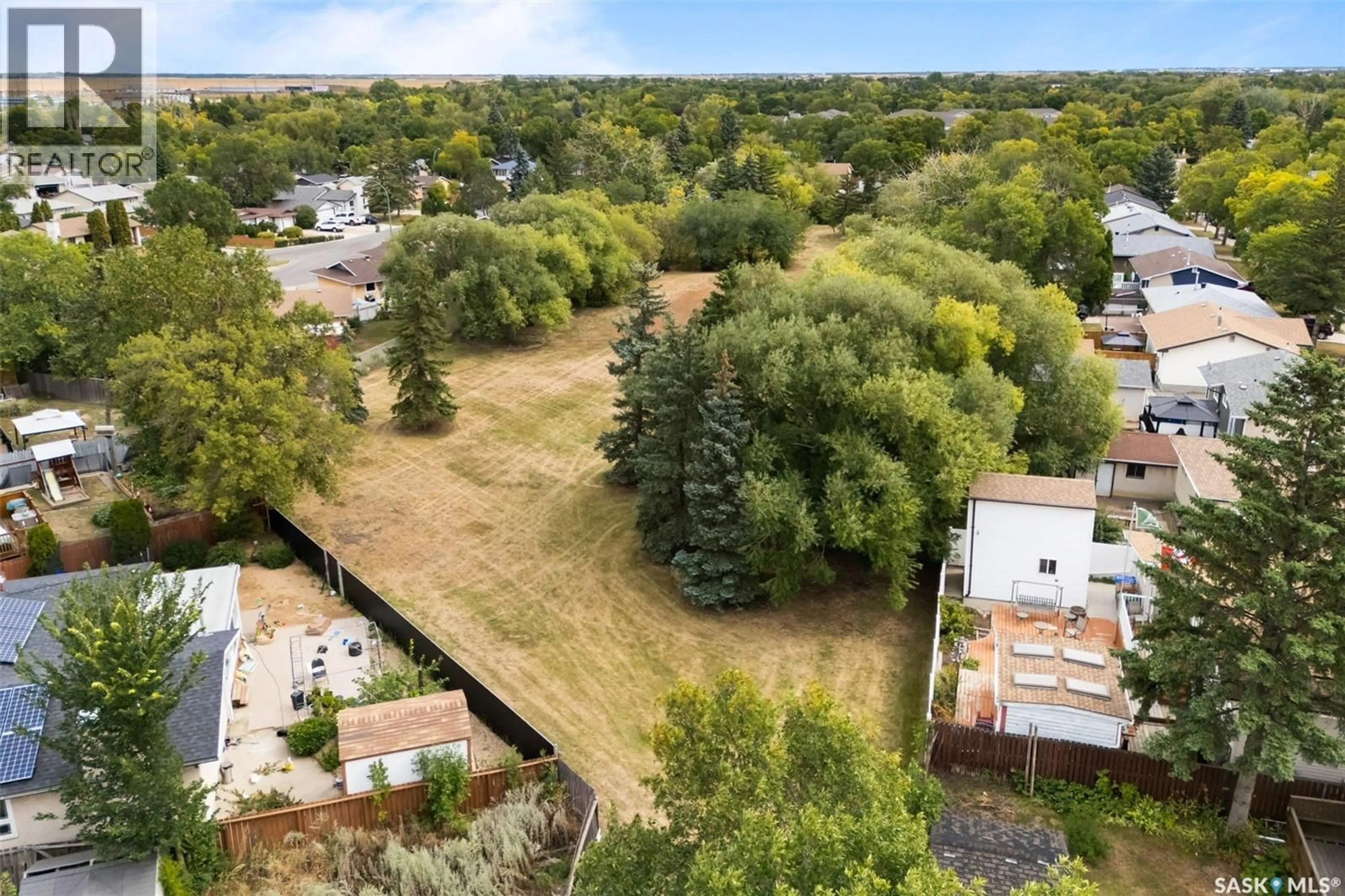 A pic from outside/outdoor area/front of a property/back of a property/a pic from drone, unknown for 1606 7TH AVENUE, Regina Saskatchewan S4N5S6