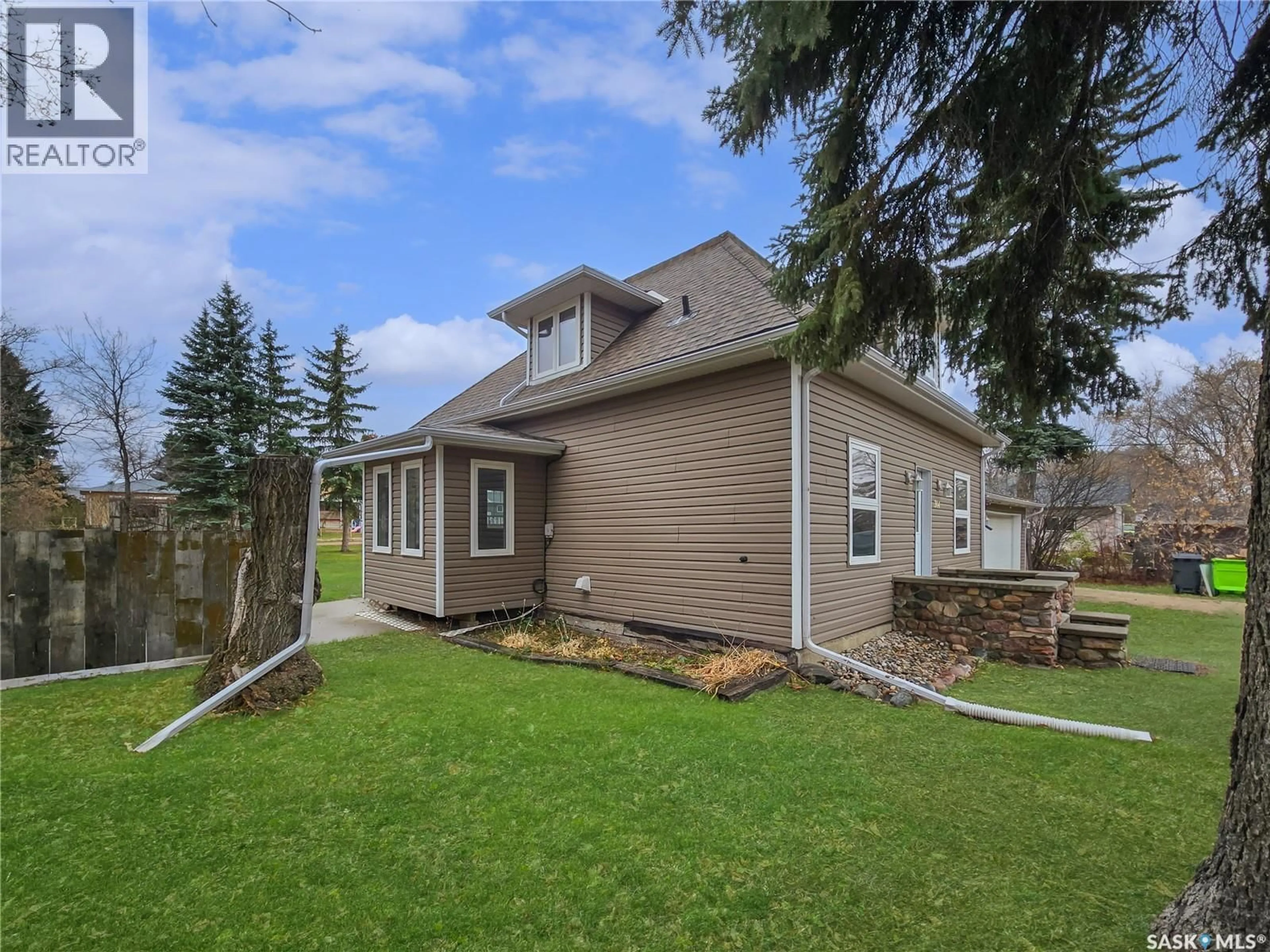 Home with vinyl exterior material, unknown for 304 EBERTS STREET, Indian Head Saskatchewan S0G2K0