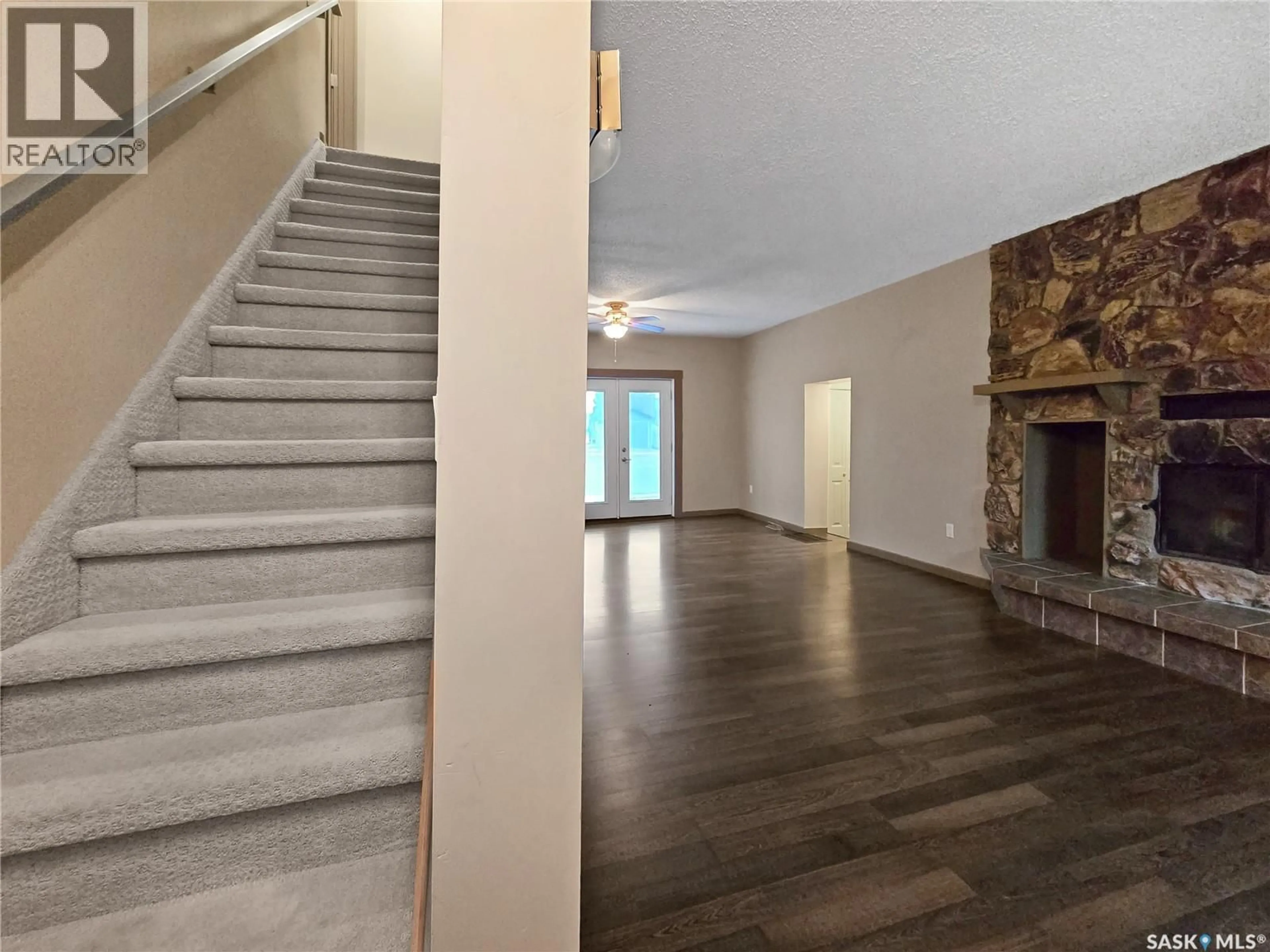 Indoor foyer for 304 EBERTS STREET, Indian Head Saskatchewan S0G2K0