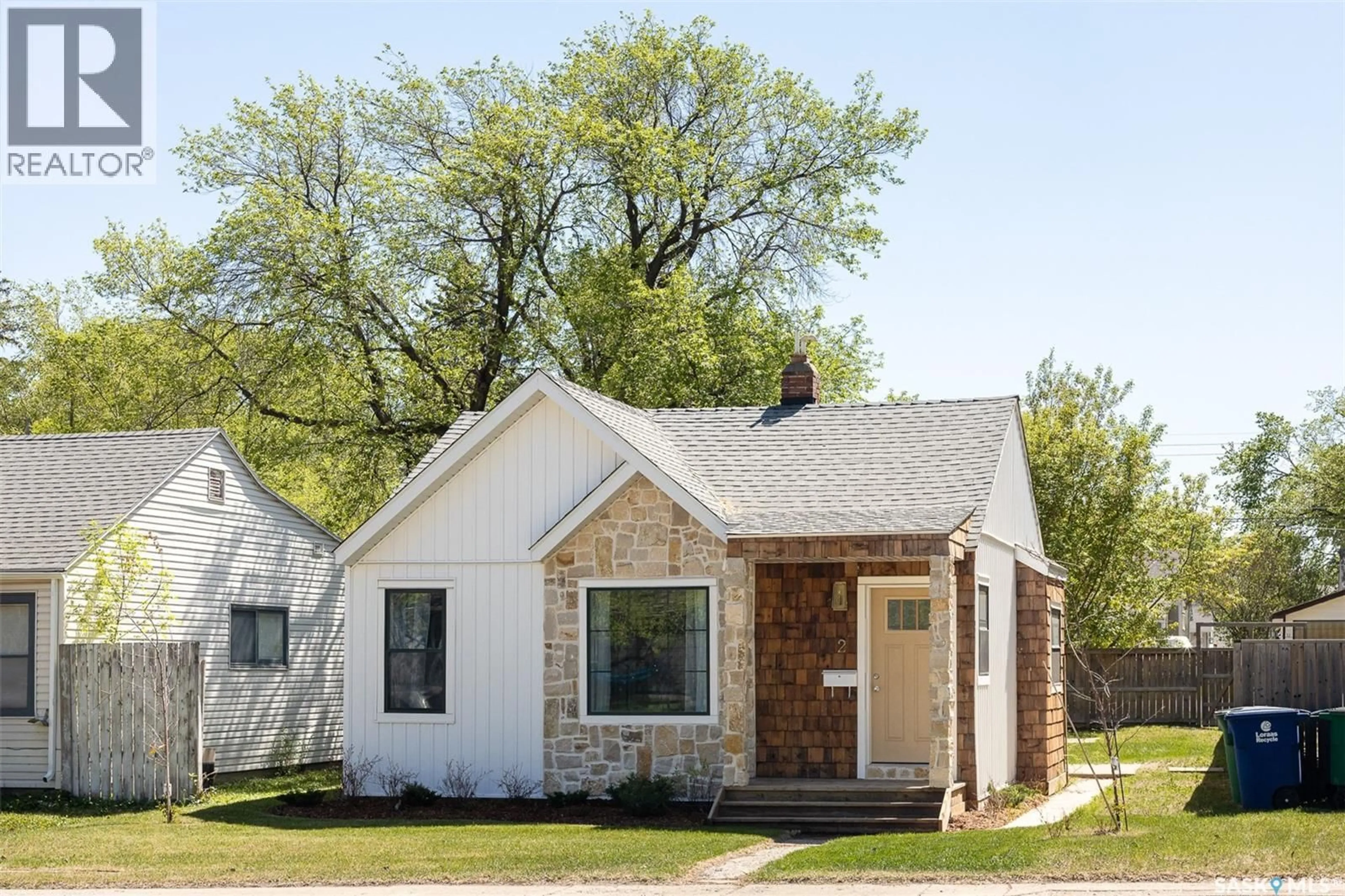 Home with vinyl exterior material, street for 2 CONNAUGHT PLACE, Saskatoon Saskatchewan S7L1C7