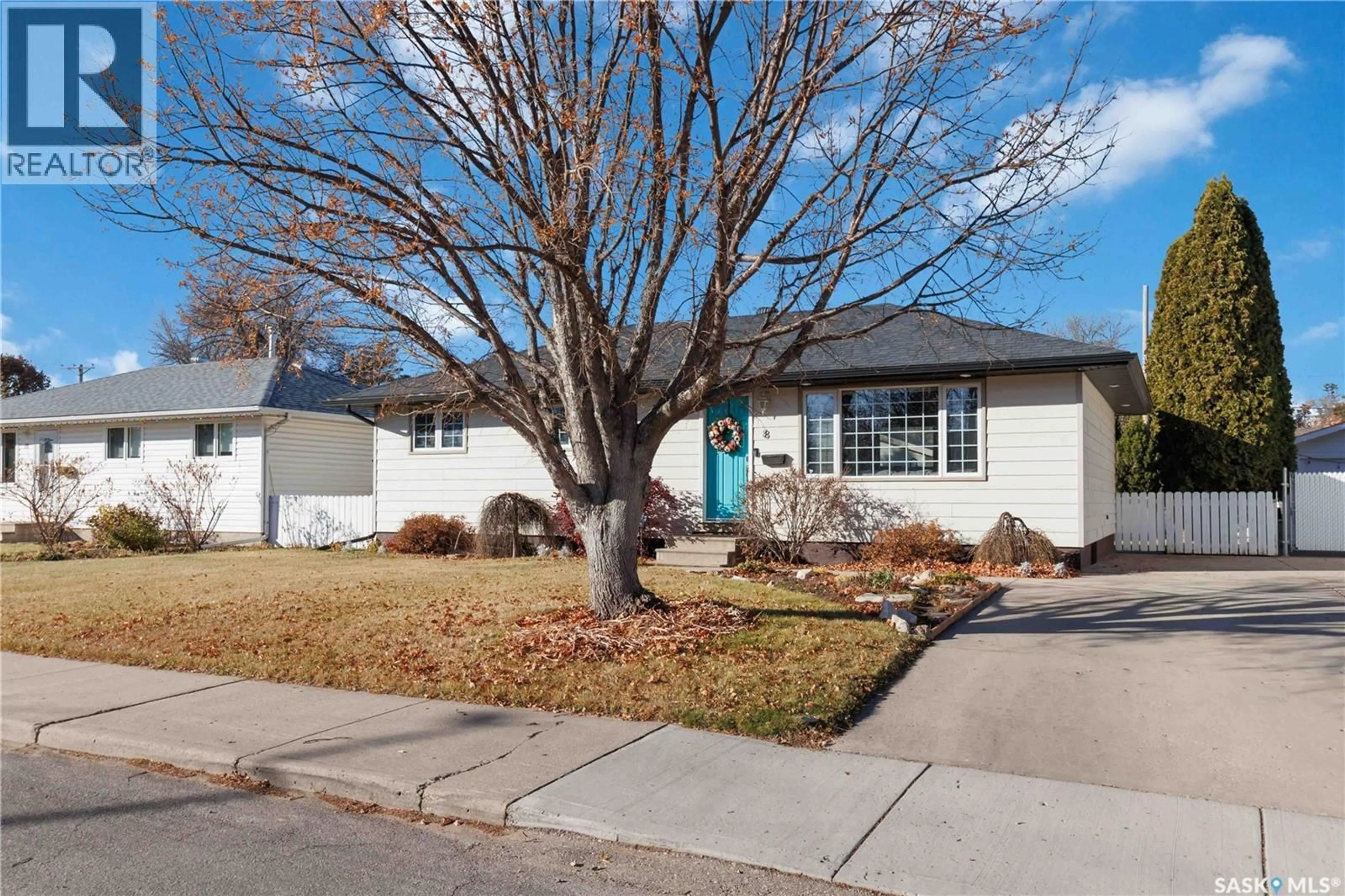 Home with vinyl exterior material, street for 8 MACLEAN CRESCENT, Saskatoon Saskatchewan S7J2R7
