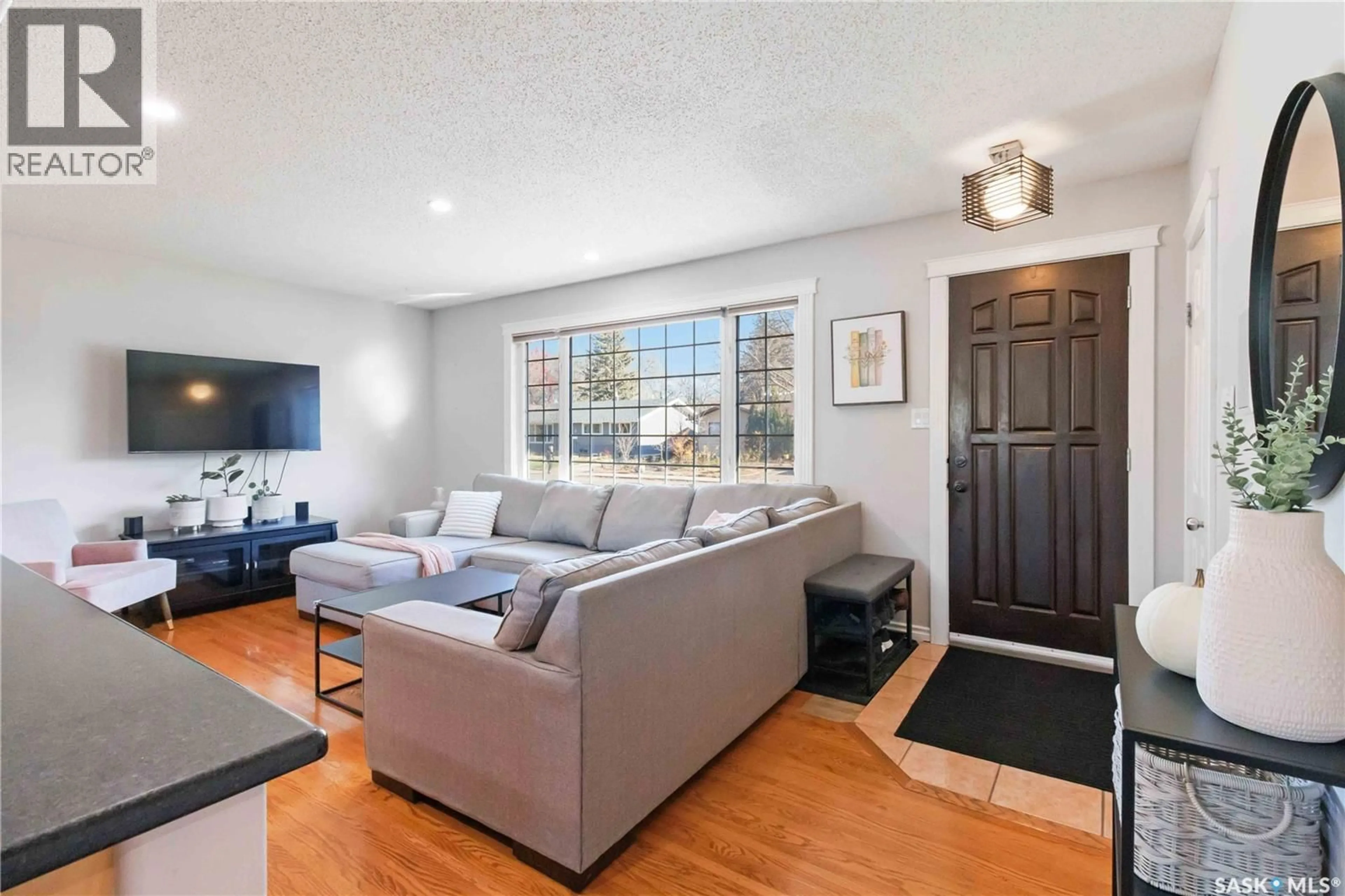 Living room with furniture, unknown for 8 MACLEAN CRESCENT, Saskatoon Saskatchewan S7J2R7