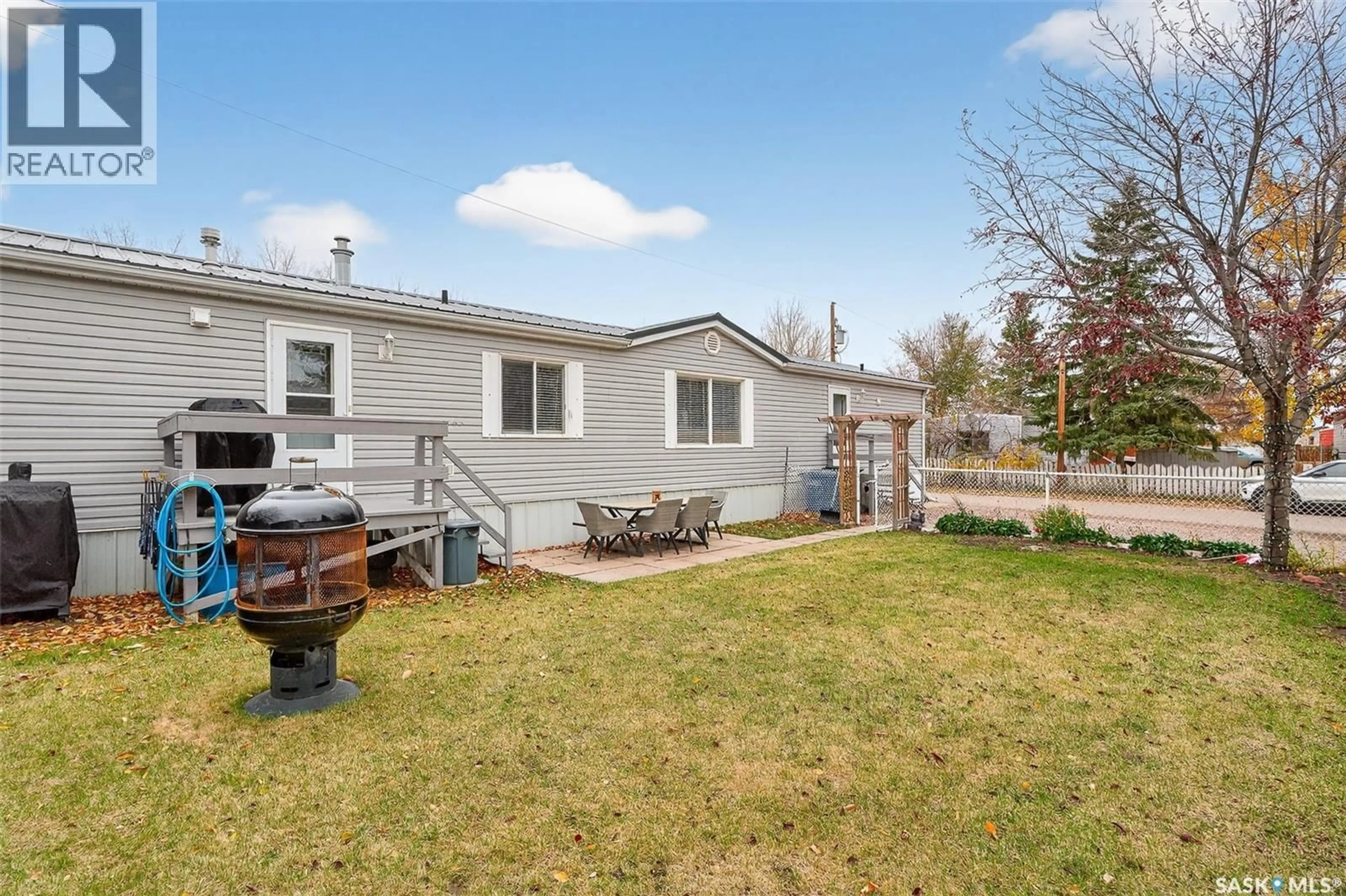 Home with vinyl exterior material, street for F5 - 1295 9TH AVENUE, Moose Jaw Saskatchewan S6J1C6