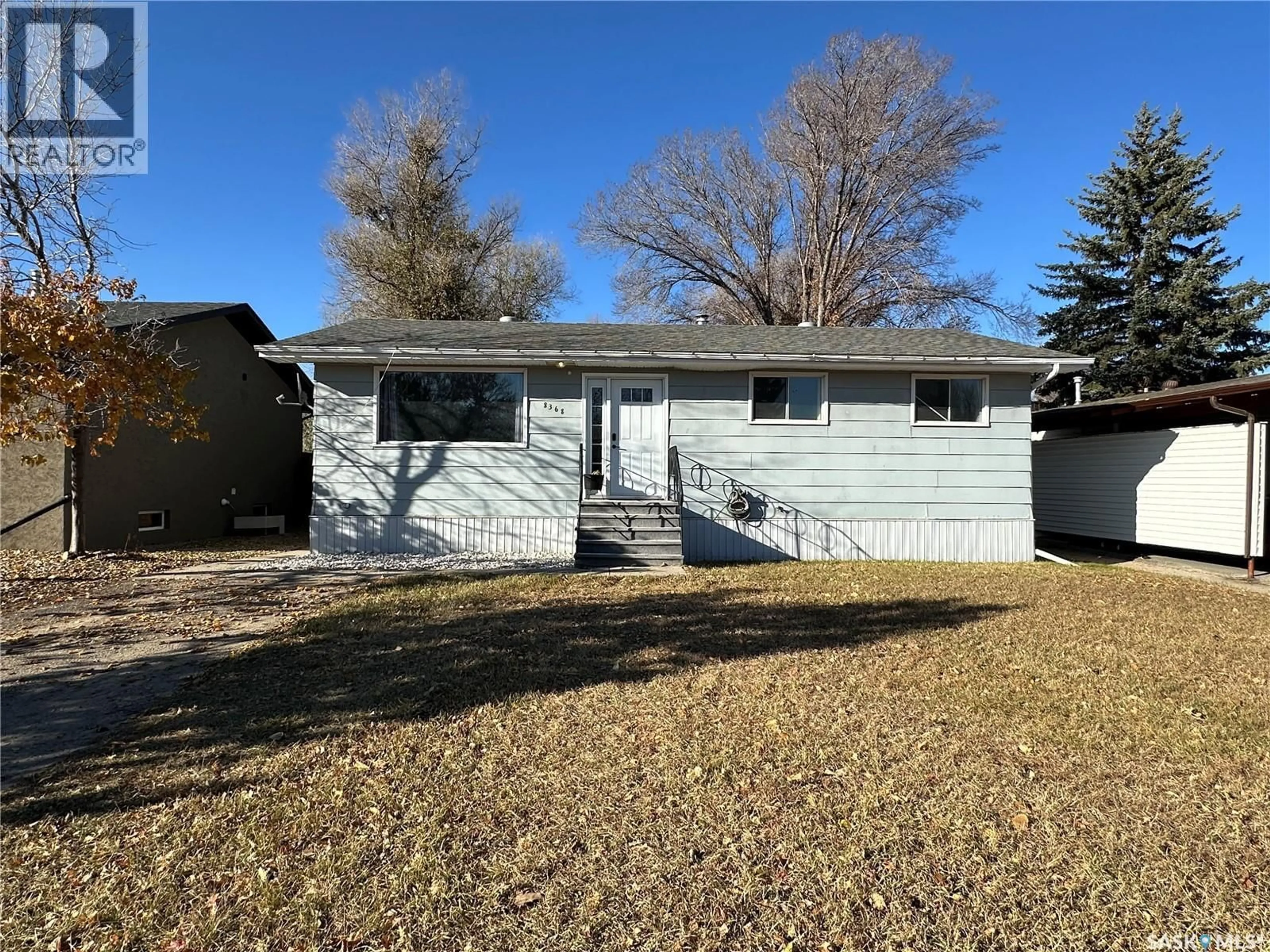 A pic from outside/outdoor area/front of a property/back of a property/a pic from drone, street for 8368 HOWARD AVENUE, Gull Lake Saskatchewan S0N1A0