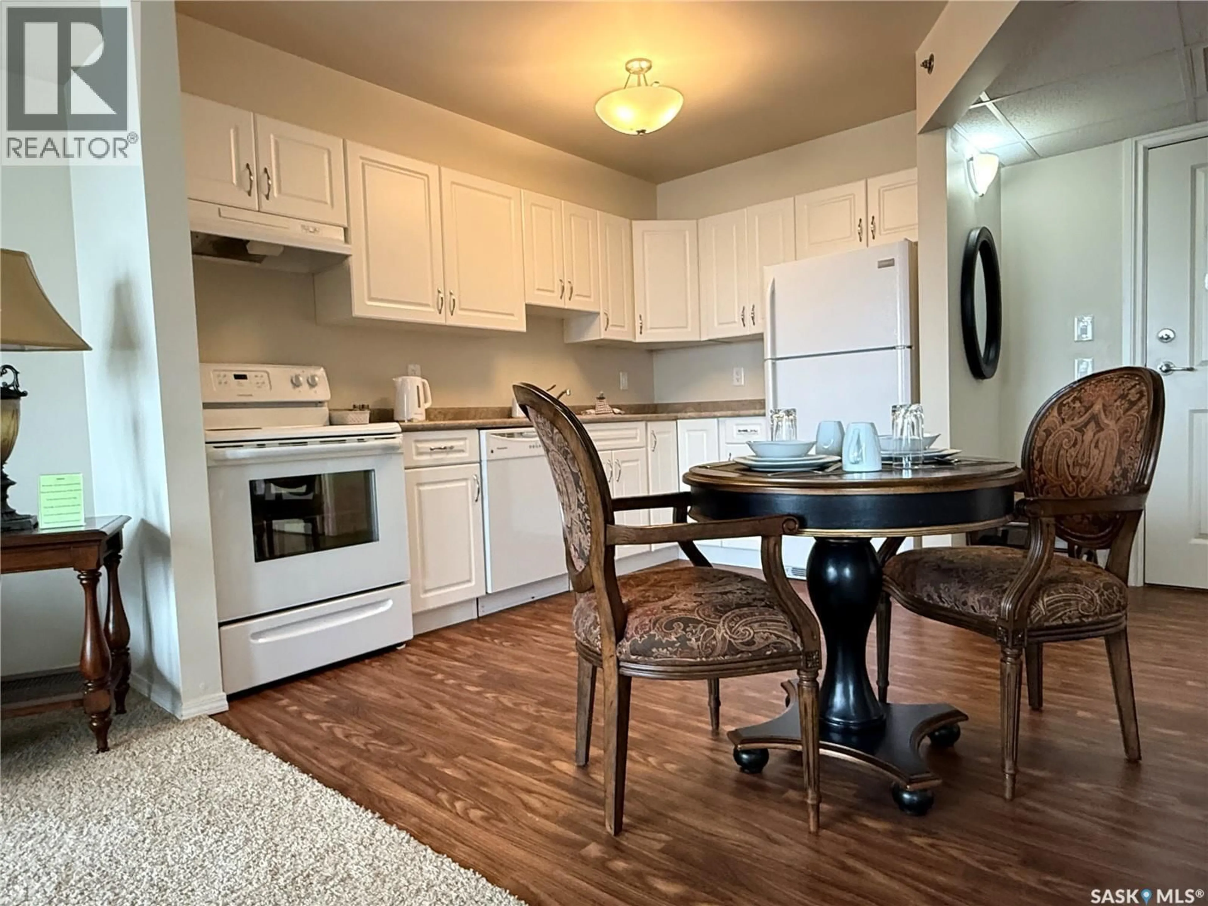 Open concept kitchen, wood/laminate floor for E - 222 680 7TH AVENUE, Melville Saskatchewan S0A2P1