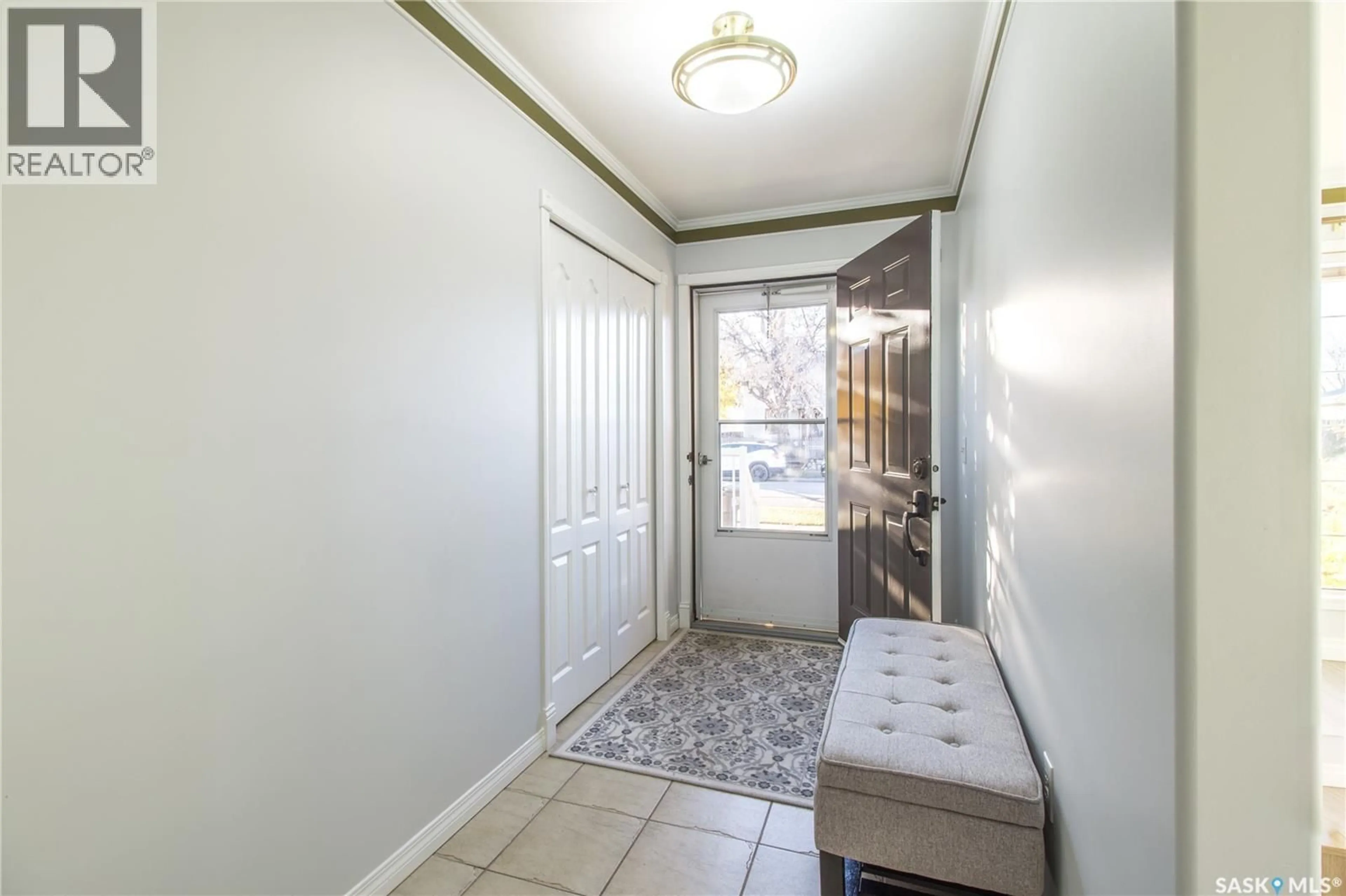 Indoor entryway for 322 7TH STREET, Humboldt Saskatchewan S0K2A0