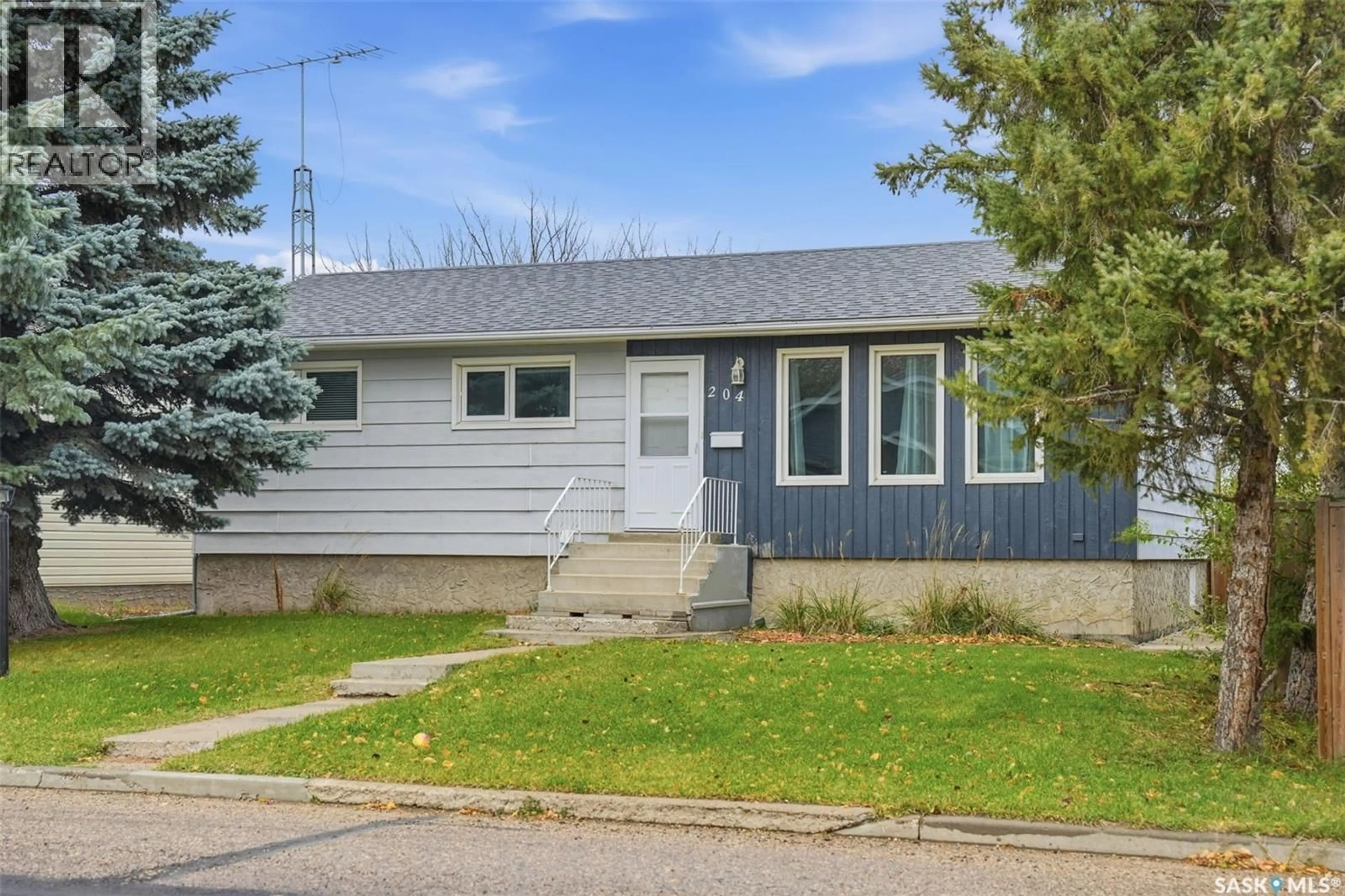 Home with vinyl exterior material, street for 204 7TH AVENUE, Watrous Saskatchewan S0K4T0