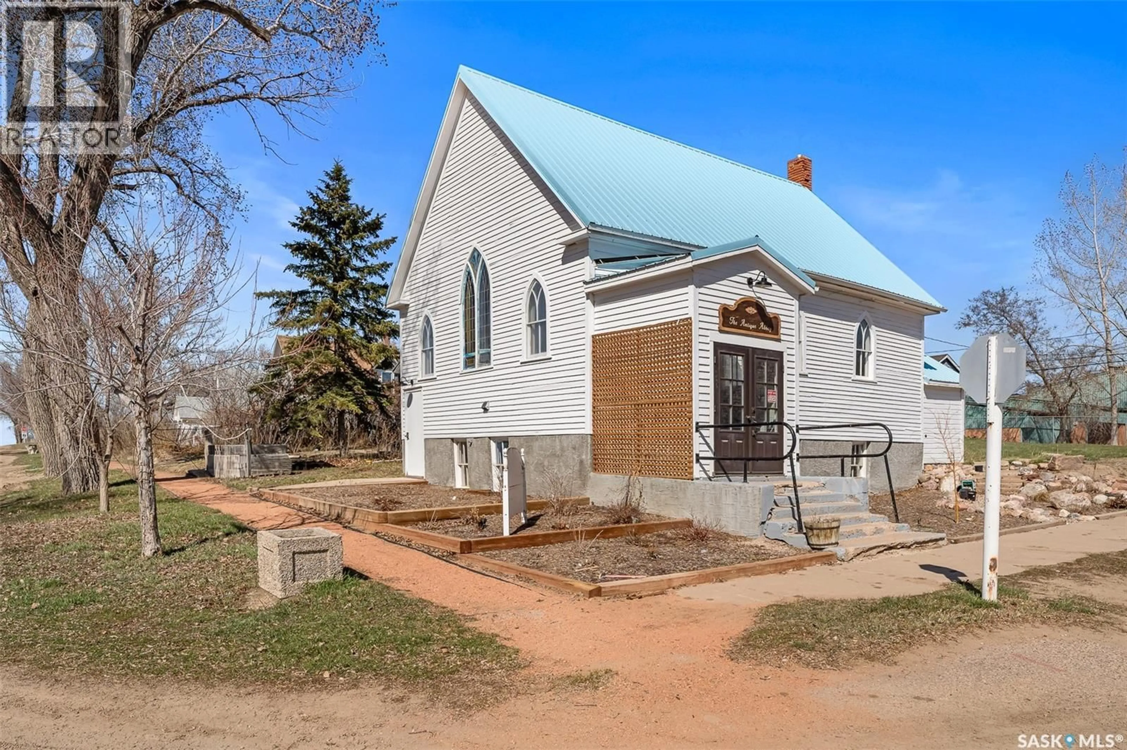 A pic from outside/outdoor area/front of a property/back of a property/a pic from drone, building for 203 ROSE STREET, Mortlach Saskatchewan S0H3E0