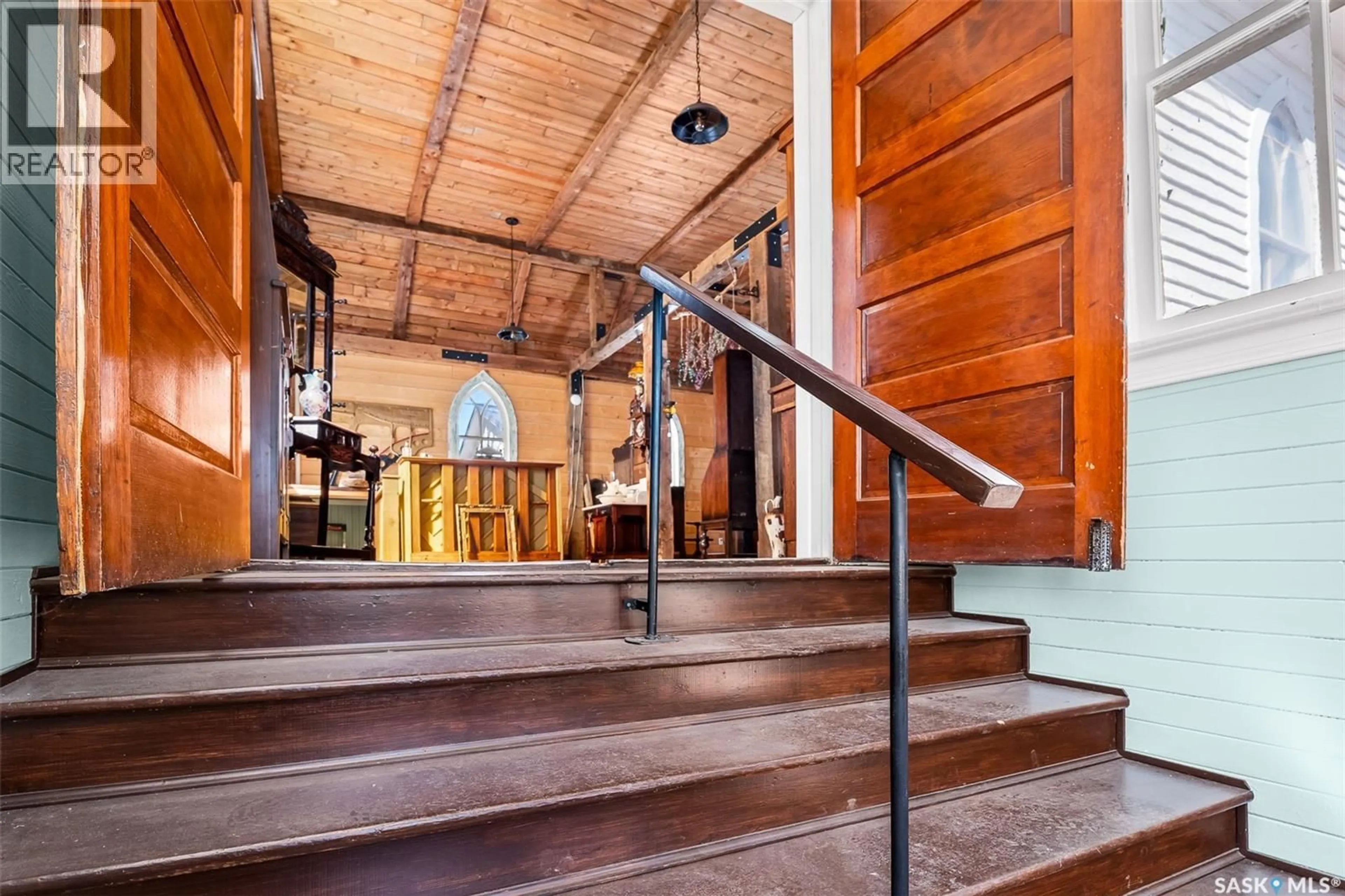 Indoor foyer for 203 ROSE STREET, Mortlach Saskatchewan S0H3E0