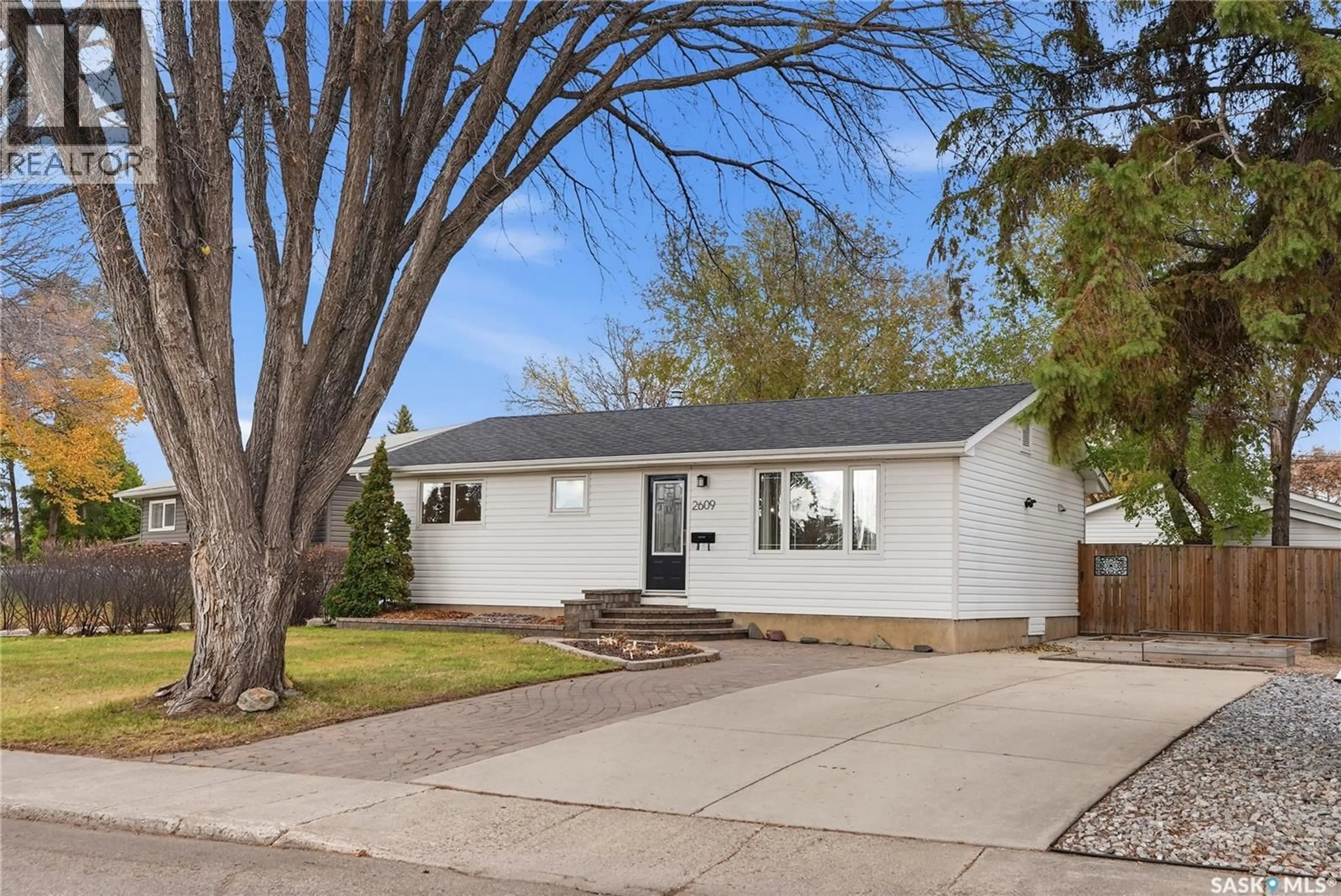Home with vinyl exterior material, street for 2609 CUMBERLAND AVENUE, Saskatoon Saskatchewan S7J2A3