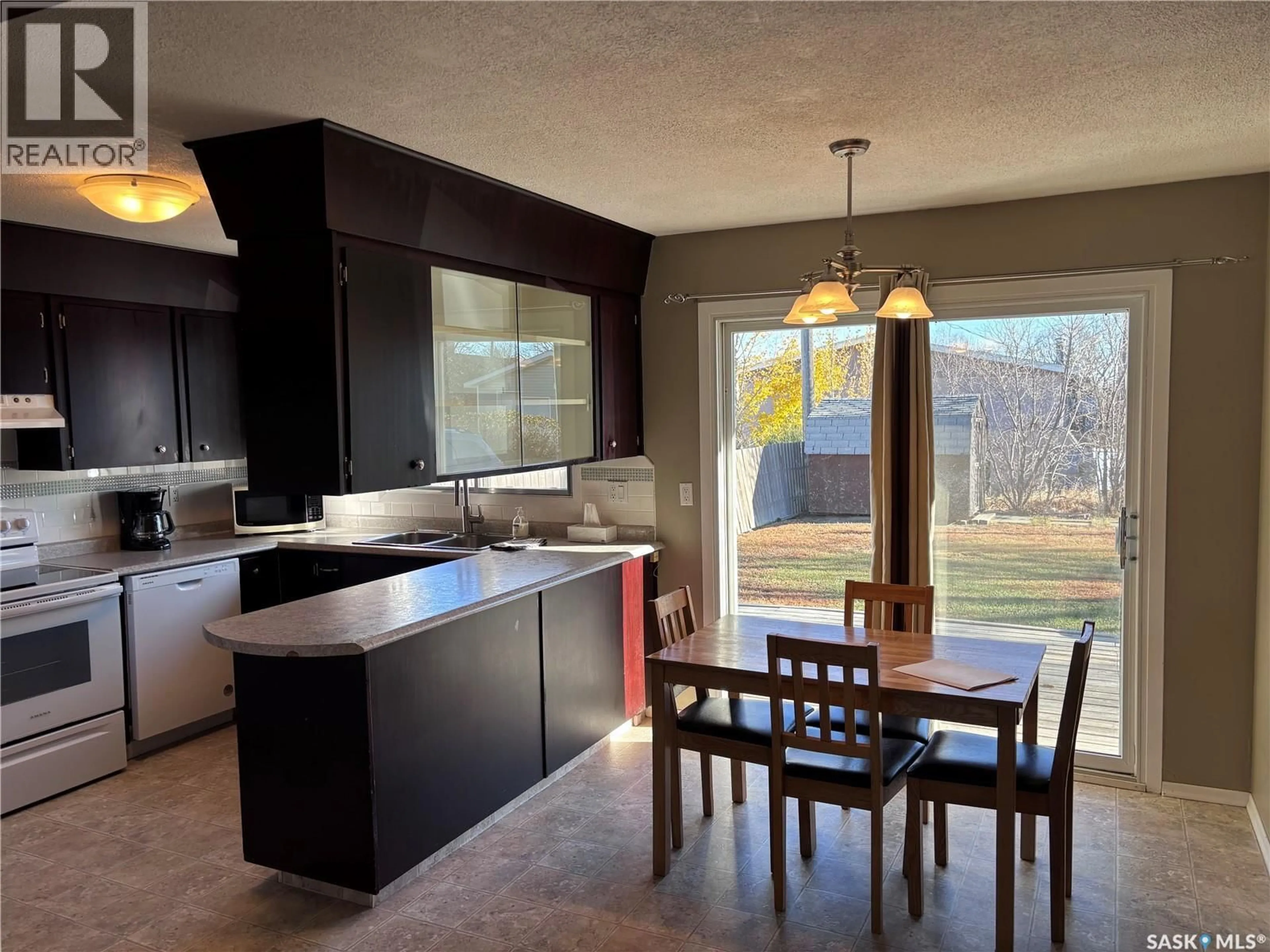 Open concept kitchen, ceramic/tile floor for 269 5TH AVENUE, Swift Current Saskatchewan S9H2L3