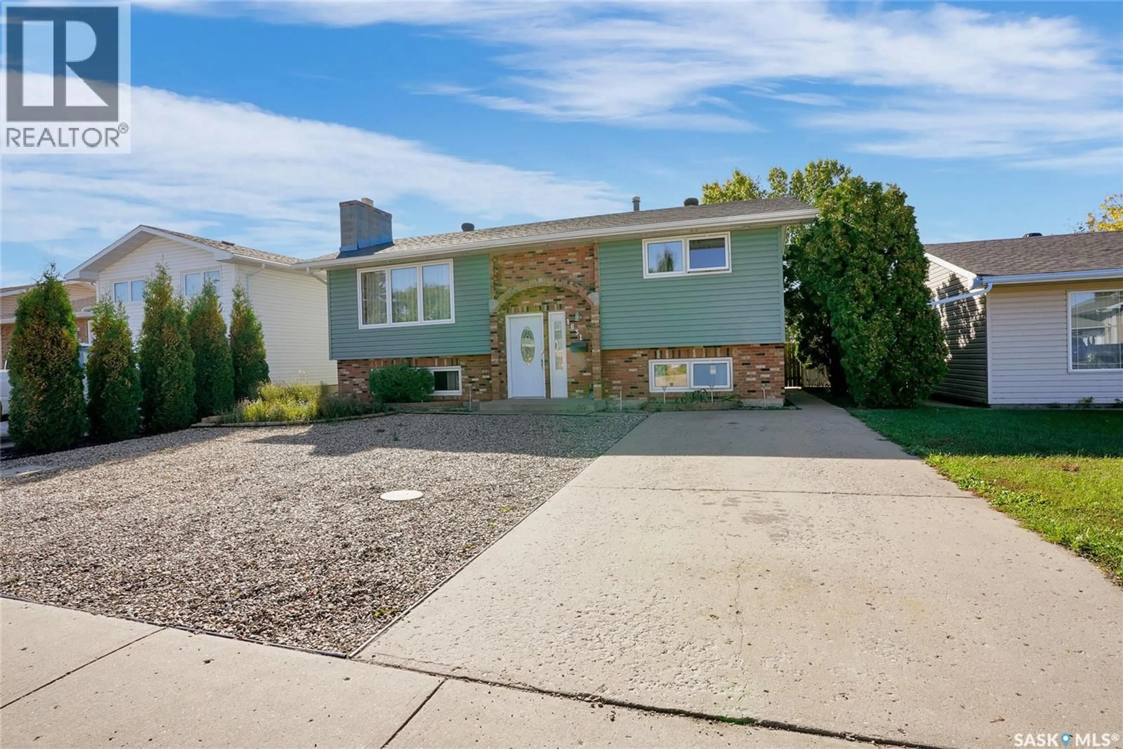 Home with vinyl exterior material, street for 1631 GLENDALE STREET, Moose Jaw Saskatchewan S6K1A9