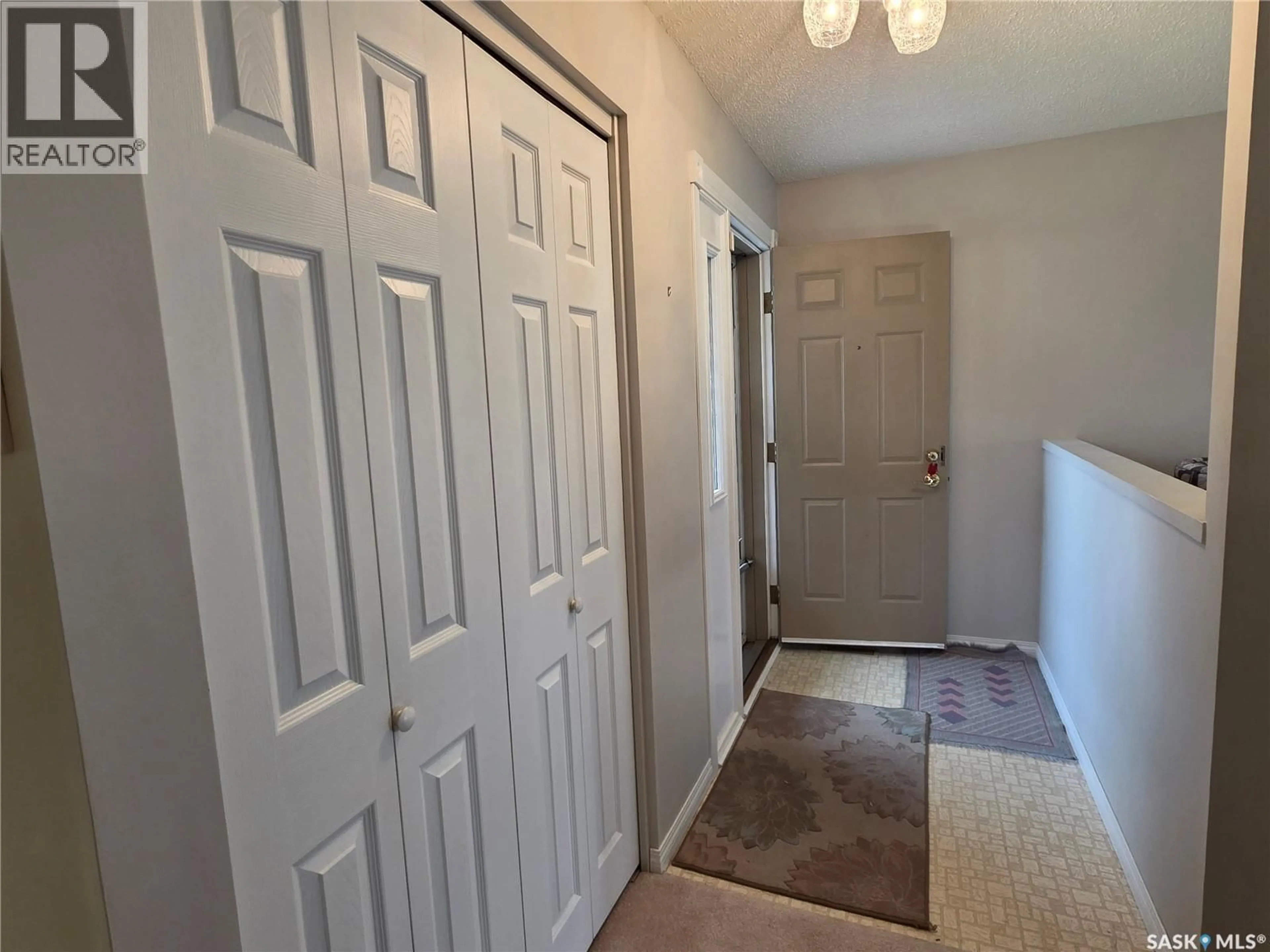 Indoor entryway for 1254 MCNEILL CRESCENT, Regina Saskatchewan S4N5Z4