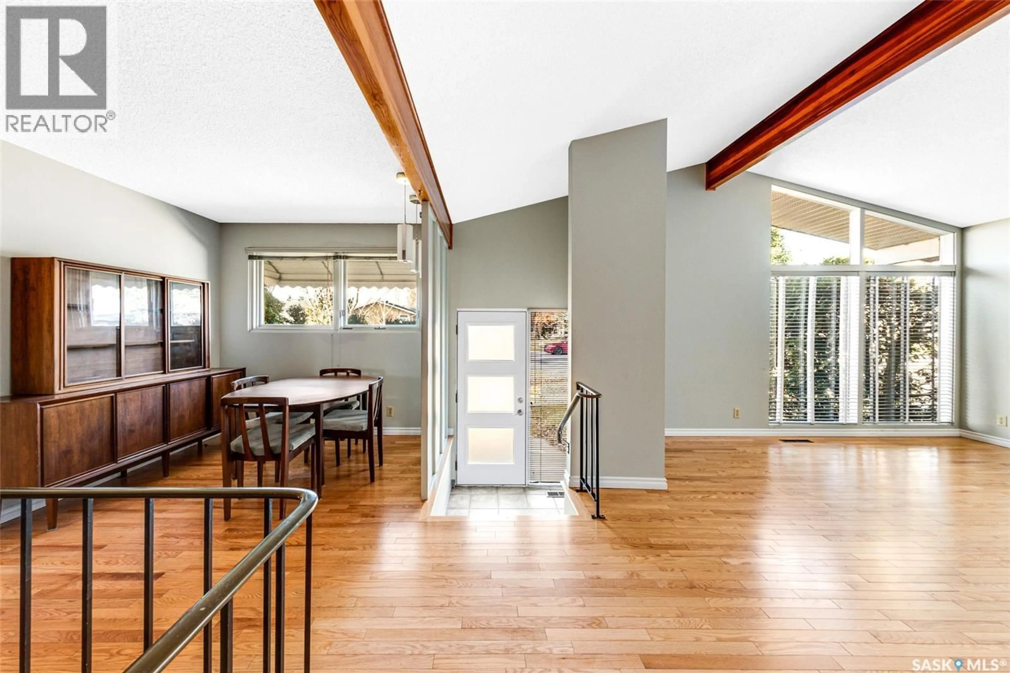 Indoor entryway for 43 SPINKS DRIVE, Saskatoon Saskatchewan S7H3X1