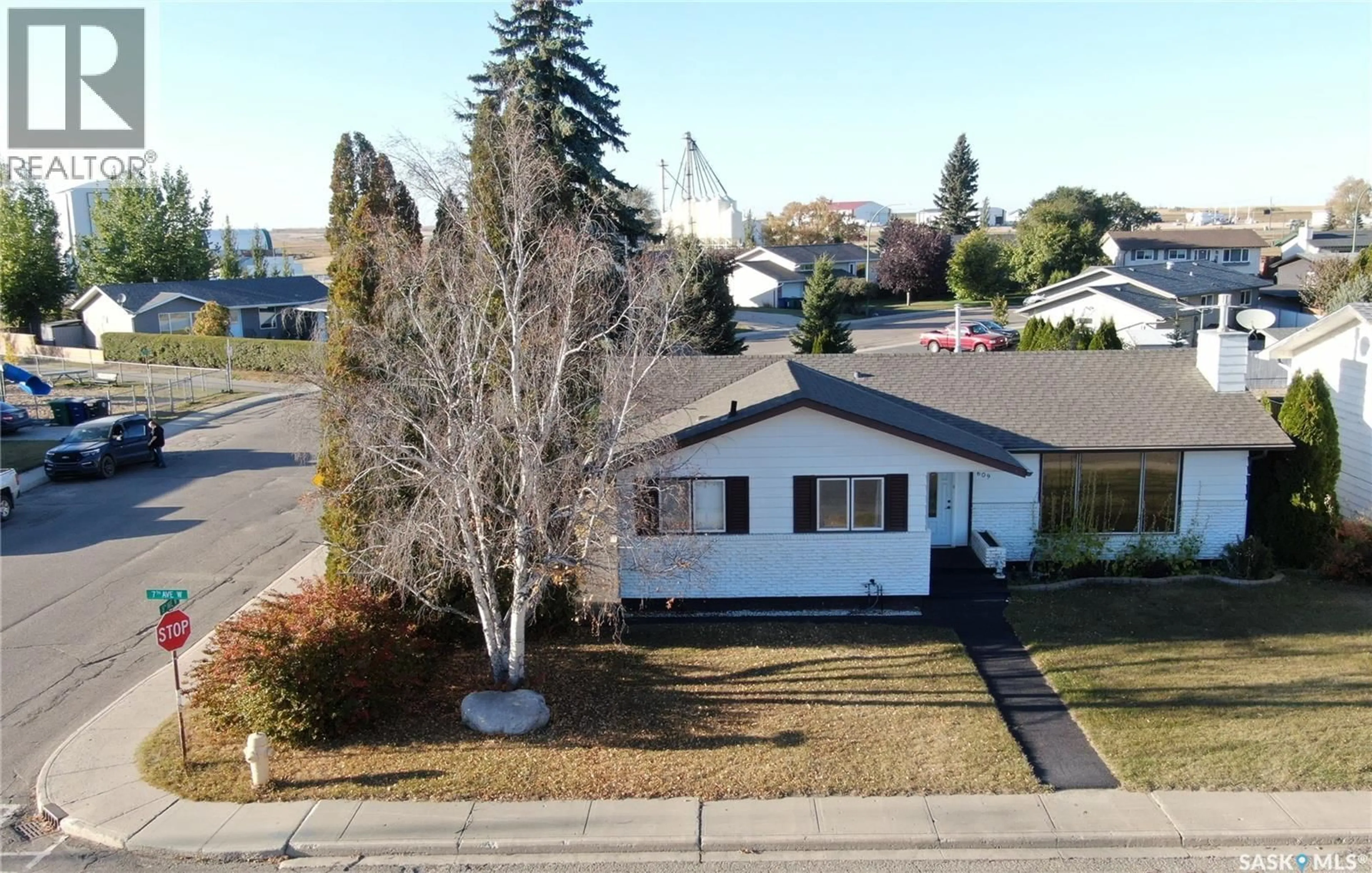A pic from outside/outdoor area/front of a property/back of a property/a pic from drone, street for 609 7TH AVENUE, Biggar Saskatchewan S0K0M0