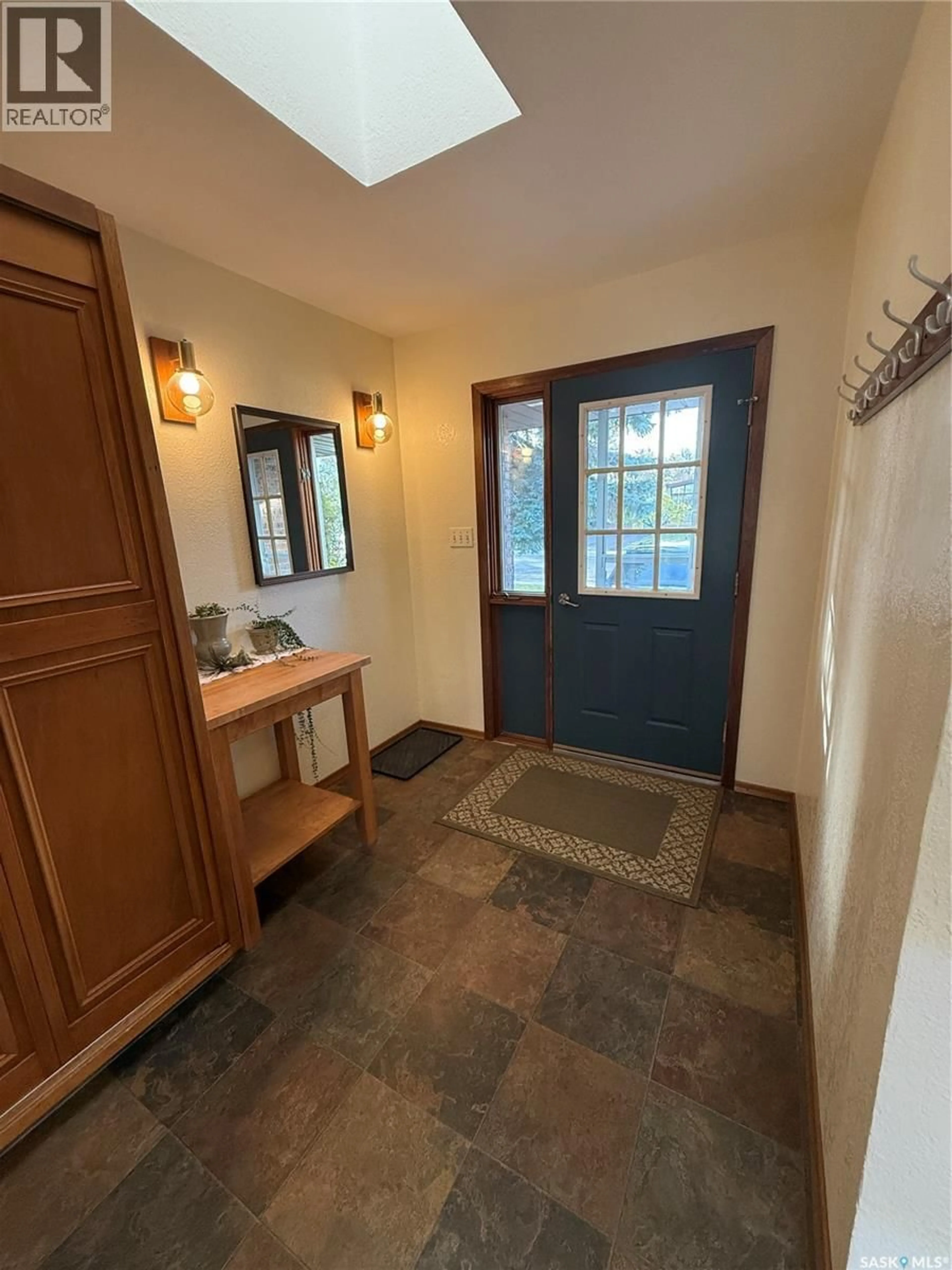 Indoor entryway for 133 BIRCH DRIVE, Weyburn Saskatchewan S4H0S6