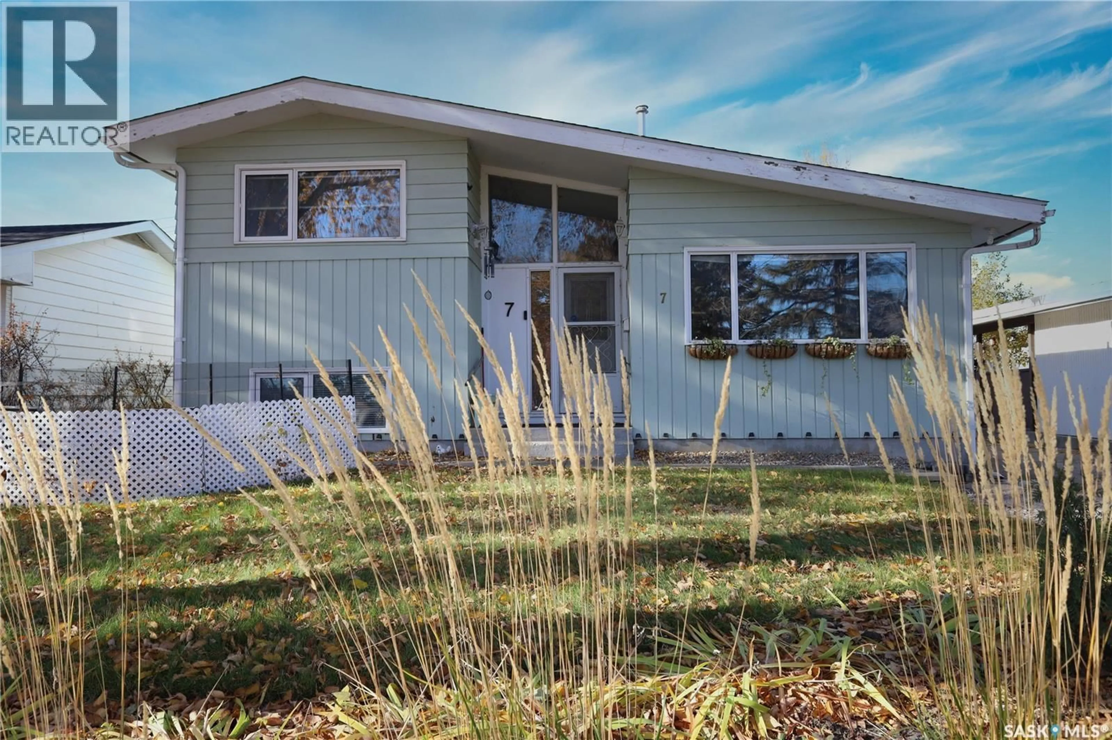 Home with vinyl exterior material, unknown for 7 HOWELL AVENUE, Saskatoon Saskatchewan S7L3S7