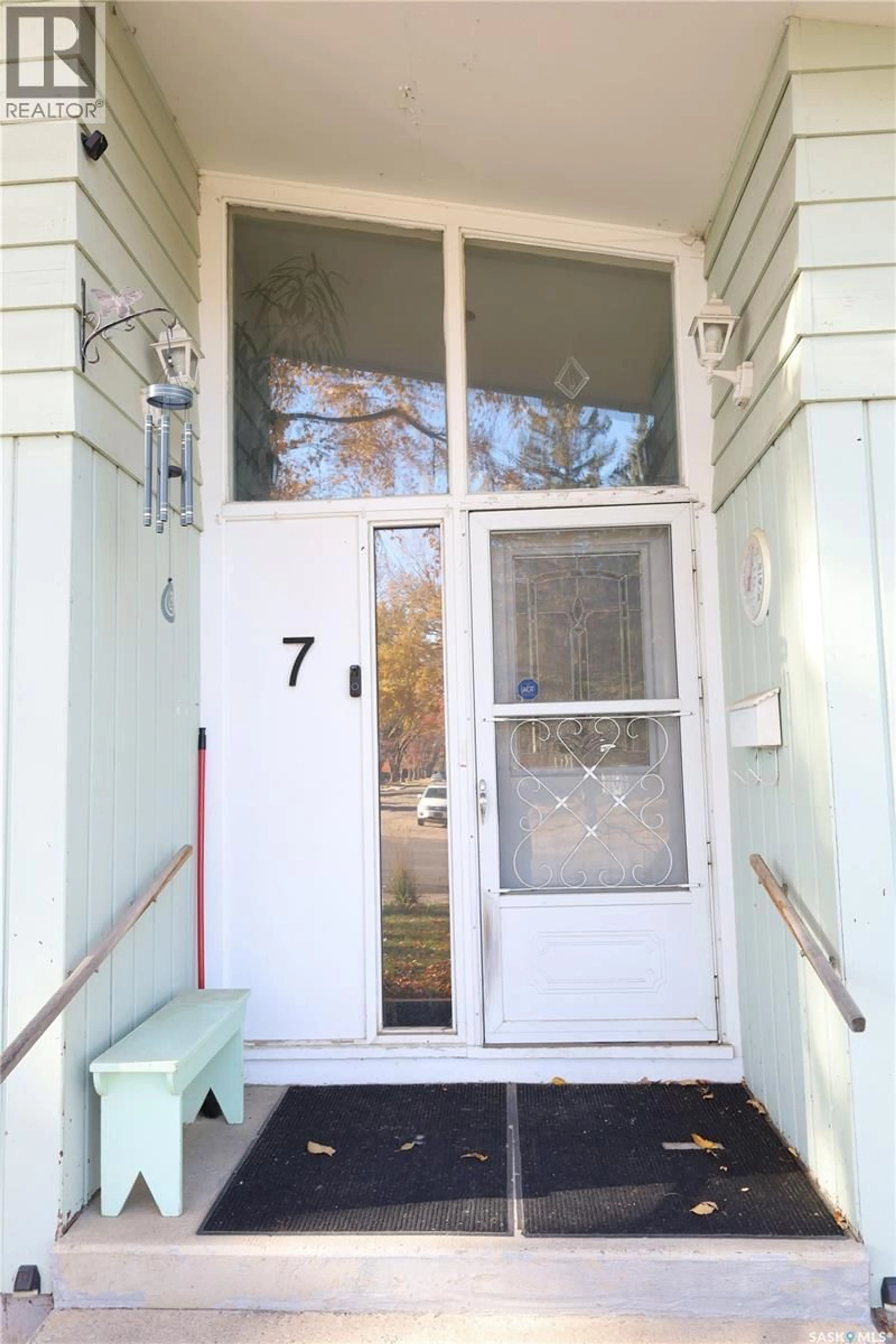 Indoor entryway for 7 HOWELL AVENUE, Saskatoon Saskatchewan S7L3S7