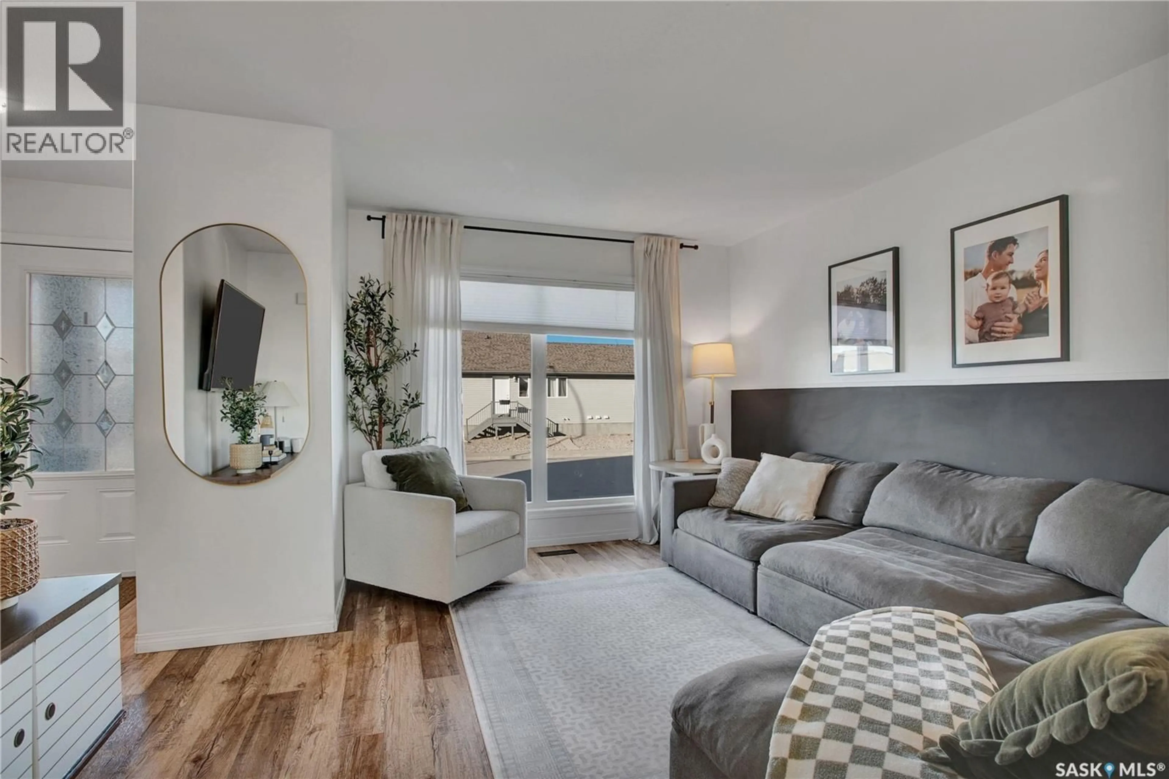 Living room with furniture, unknown for 962 GLENVIEW COVE, Martensville Saskatchewan S0K0A2