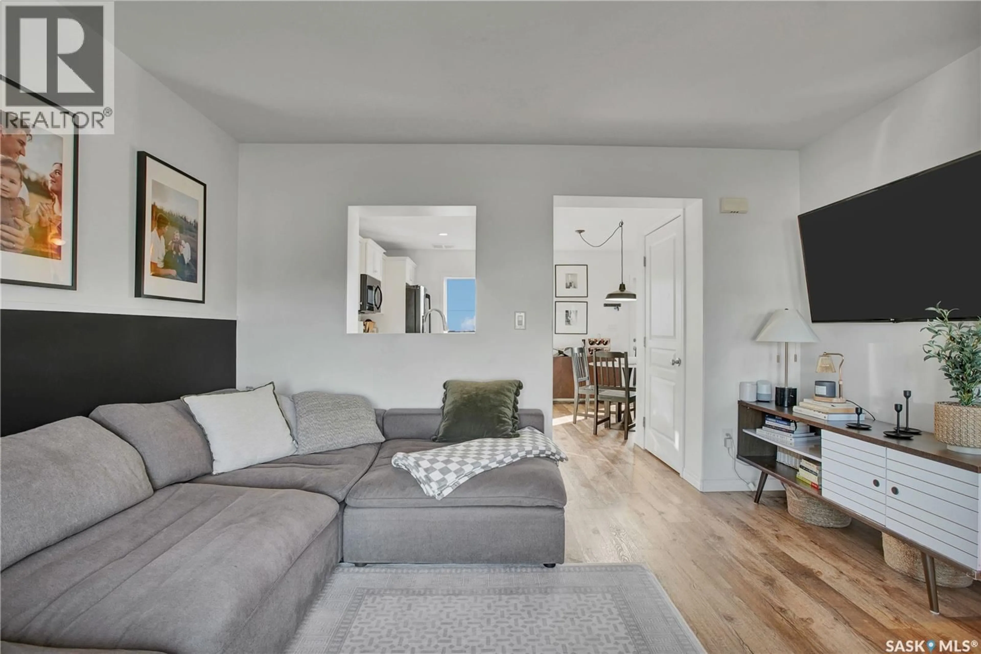 Living room with furniture, unknown for 962 GLENVIEW COVE, Martensville Saskatchewan S0K0A2