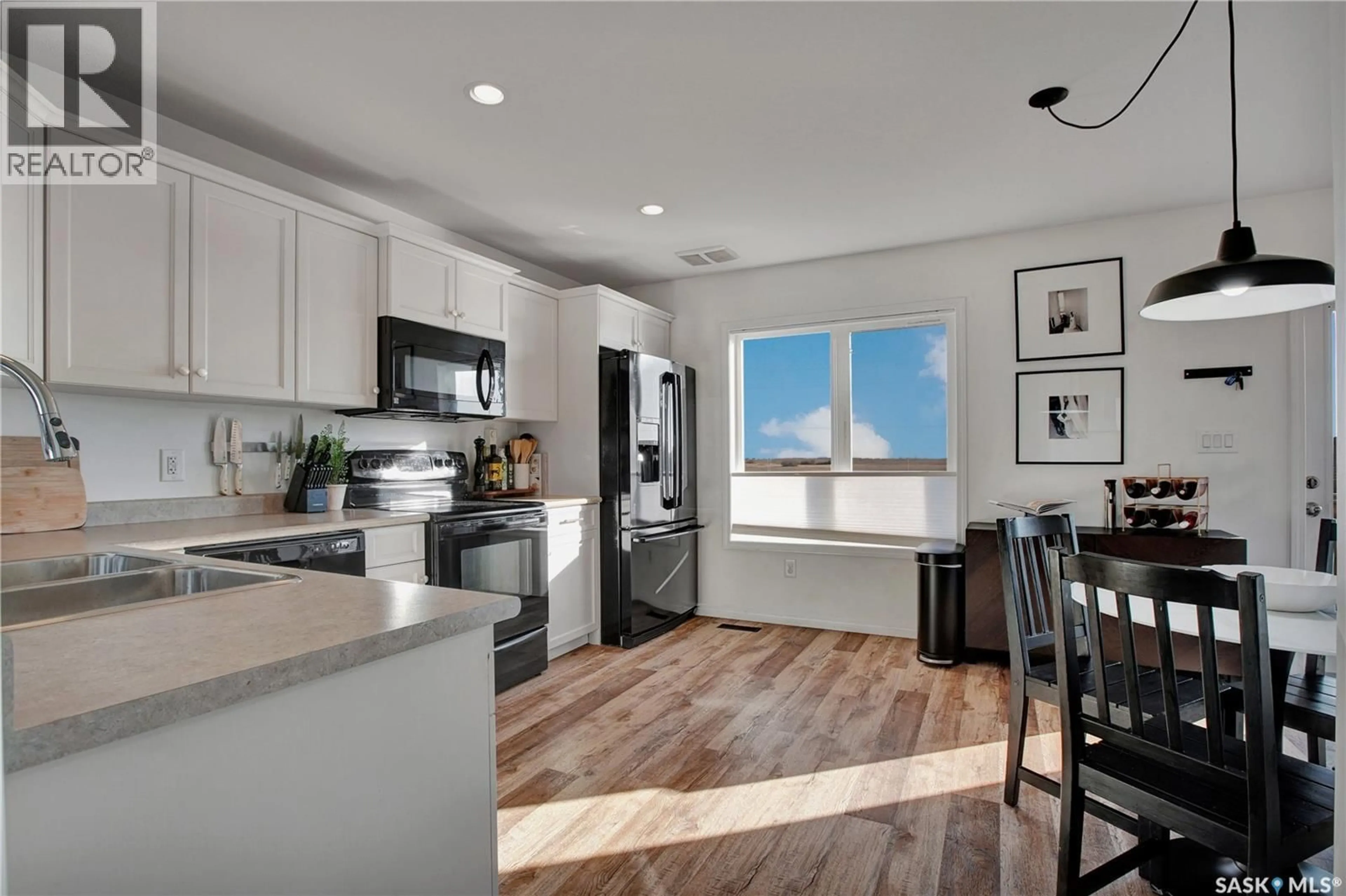 Open concept kitchen, unknown for 962 GLENVIEW COVE, Martensville Saskatchewan S0K0A2