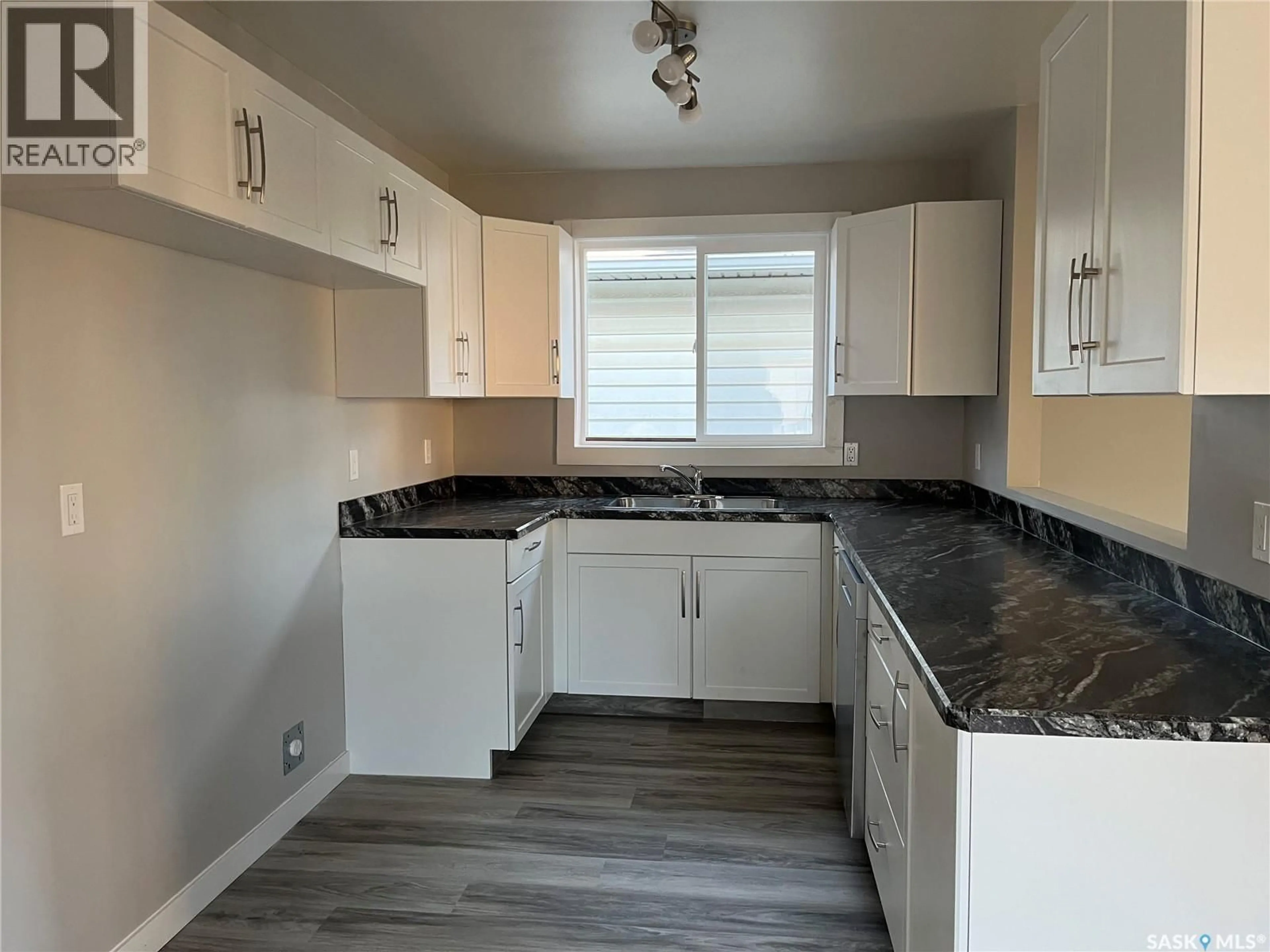 Standard kitchen, unknown for 458 HAMILTON STREET, Regina Saskatchewan S4R2A7