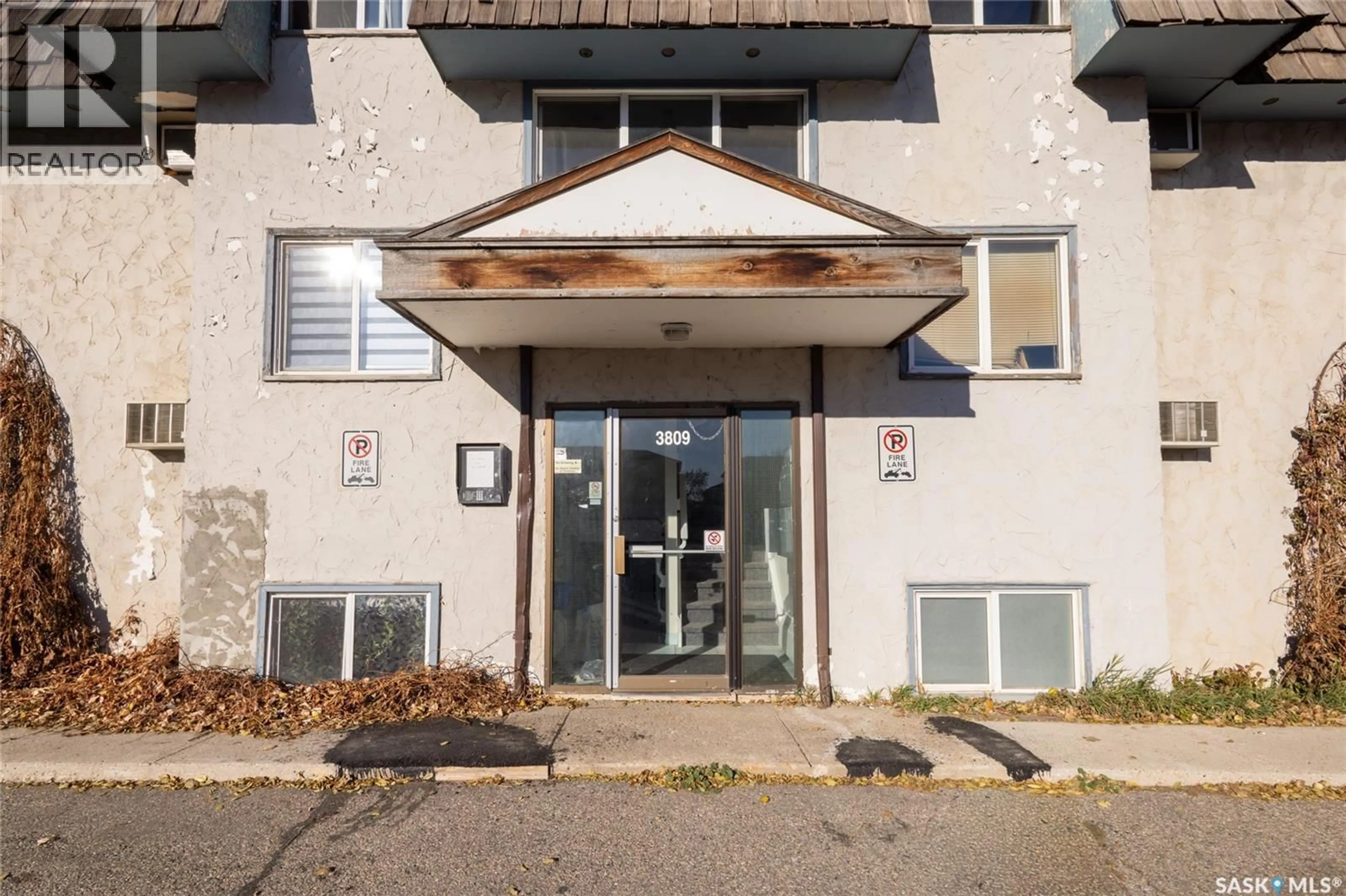 Indoor foyer for 3809 - 24 LUTHER PLACE, Saskatoon Saskatchewan S7H4B1