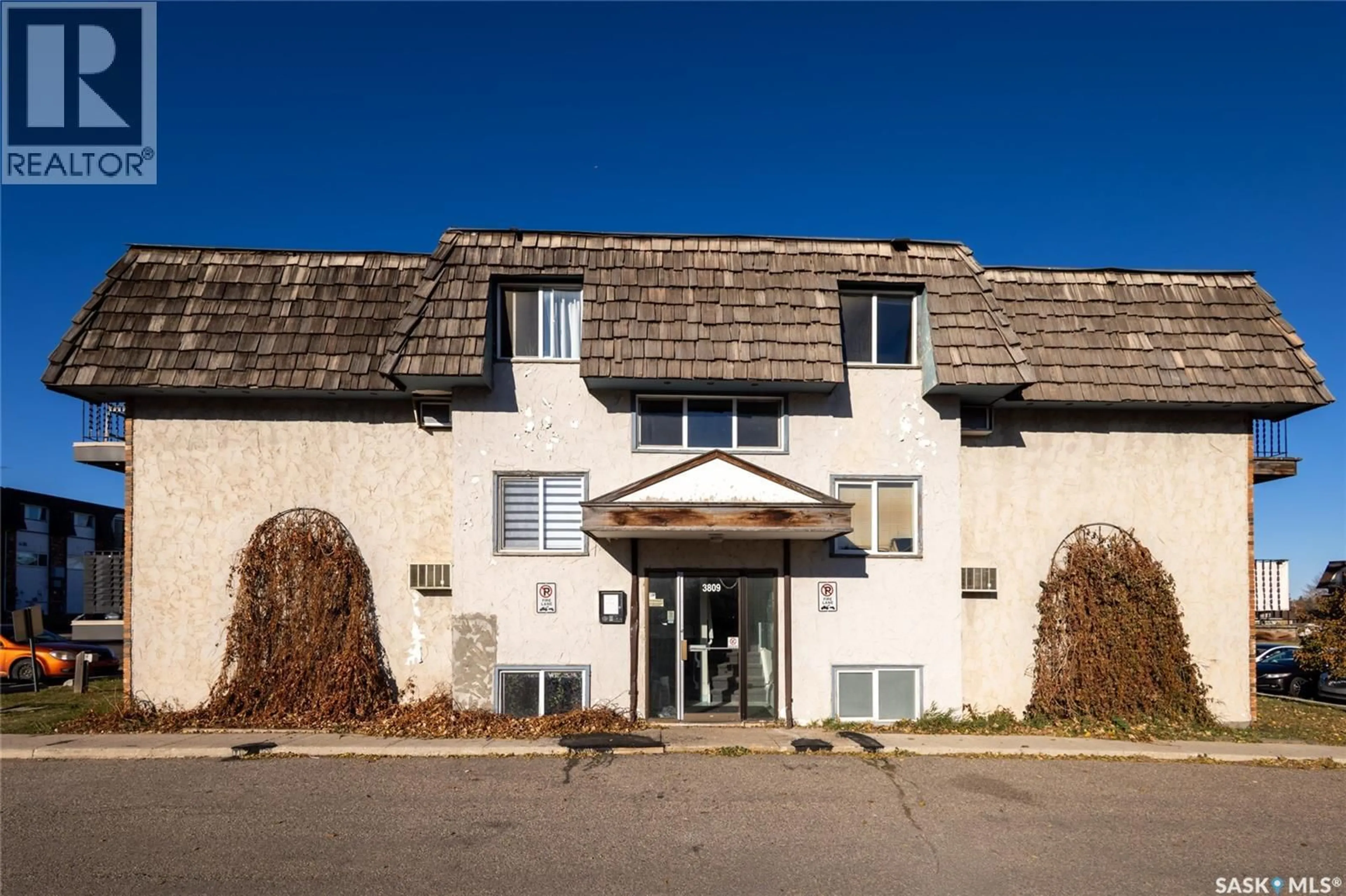 Indoor foyer for 3809 - 24 LUTHER PLACE, Saskatoon Saskatchewan S7H4B1