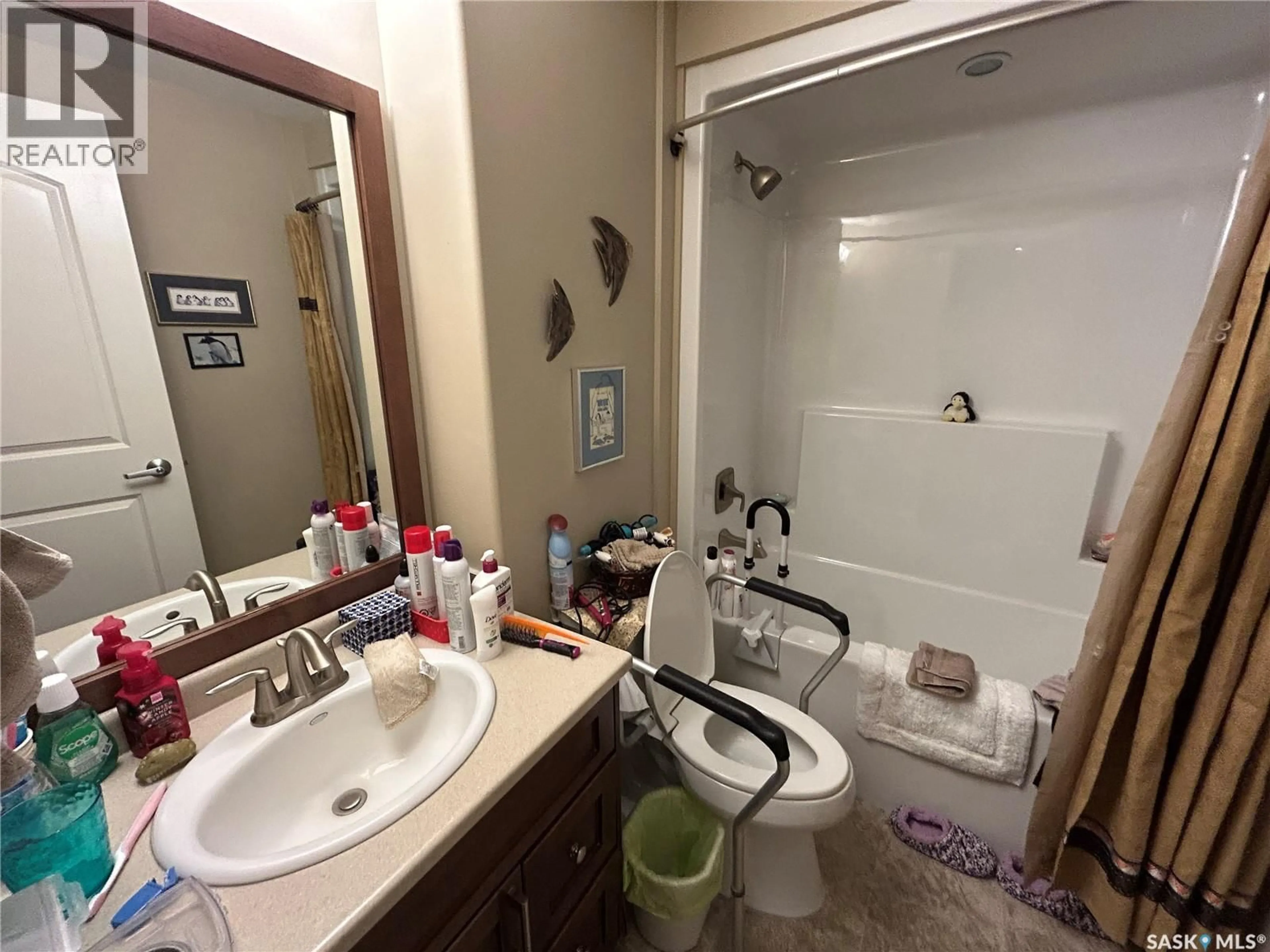 Standard bathroom, unknown for 202 510 4TH AVENUE, Rosthern Saskatchewan S0K3R0