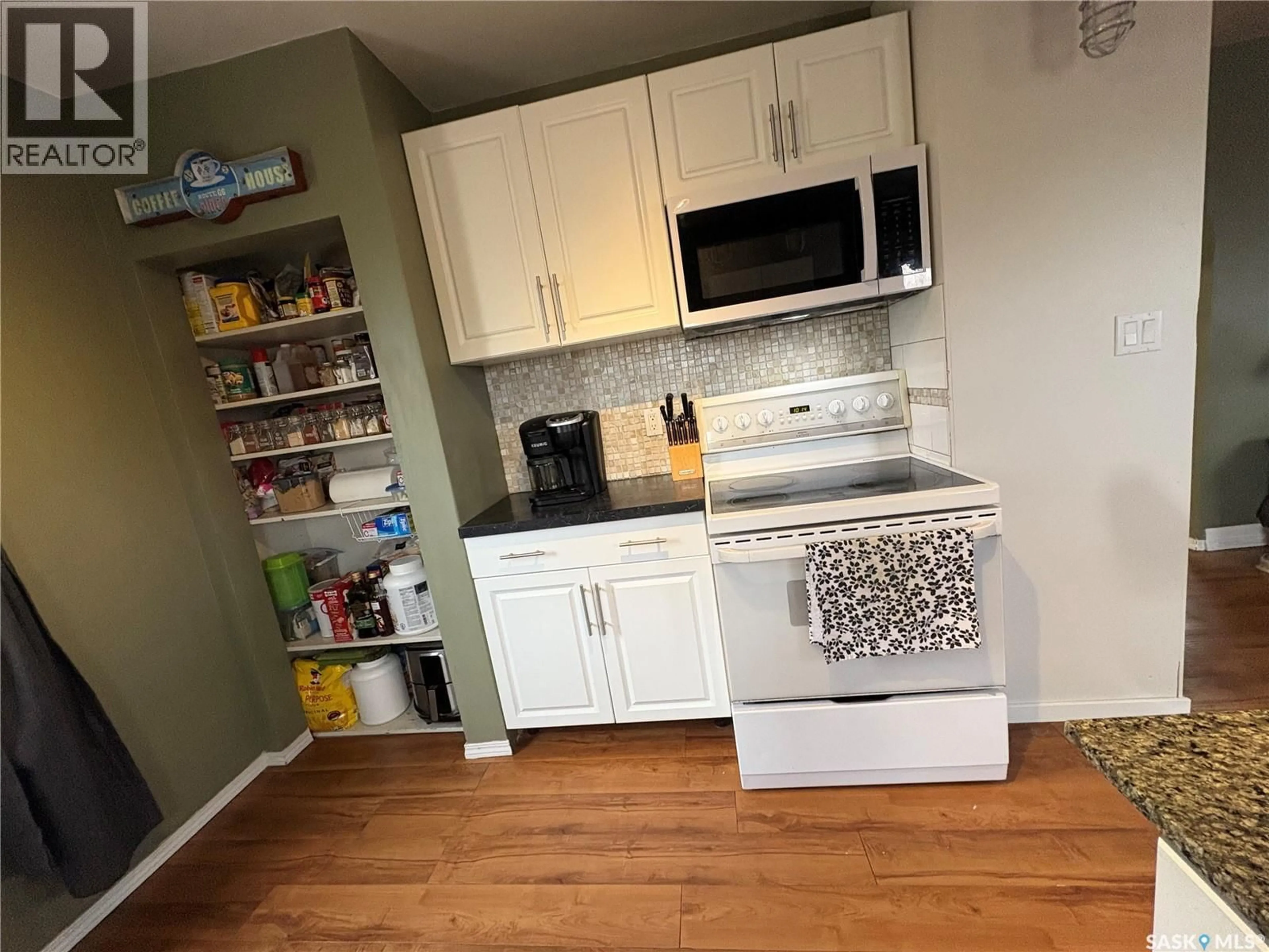Standard kitchen, unknown for 114 MCINTOSH STREET, Markinch Saskatchewan S0G3J0