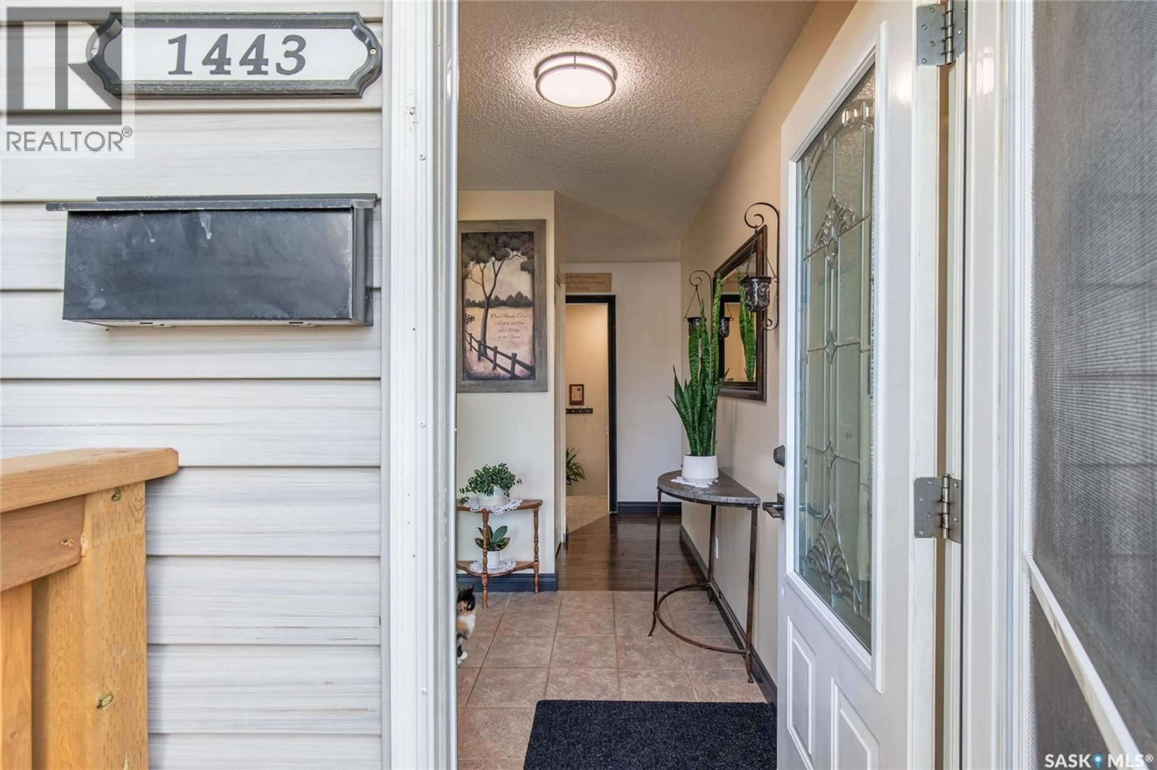 Indoor entryway for 1443 SMITH STREET, Moose Jaw Saskatchewan S6H6W6