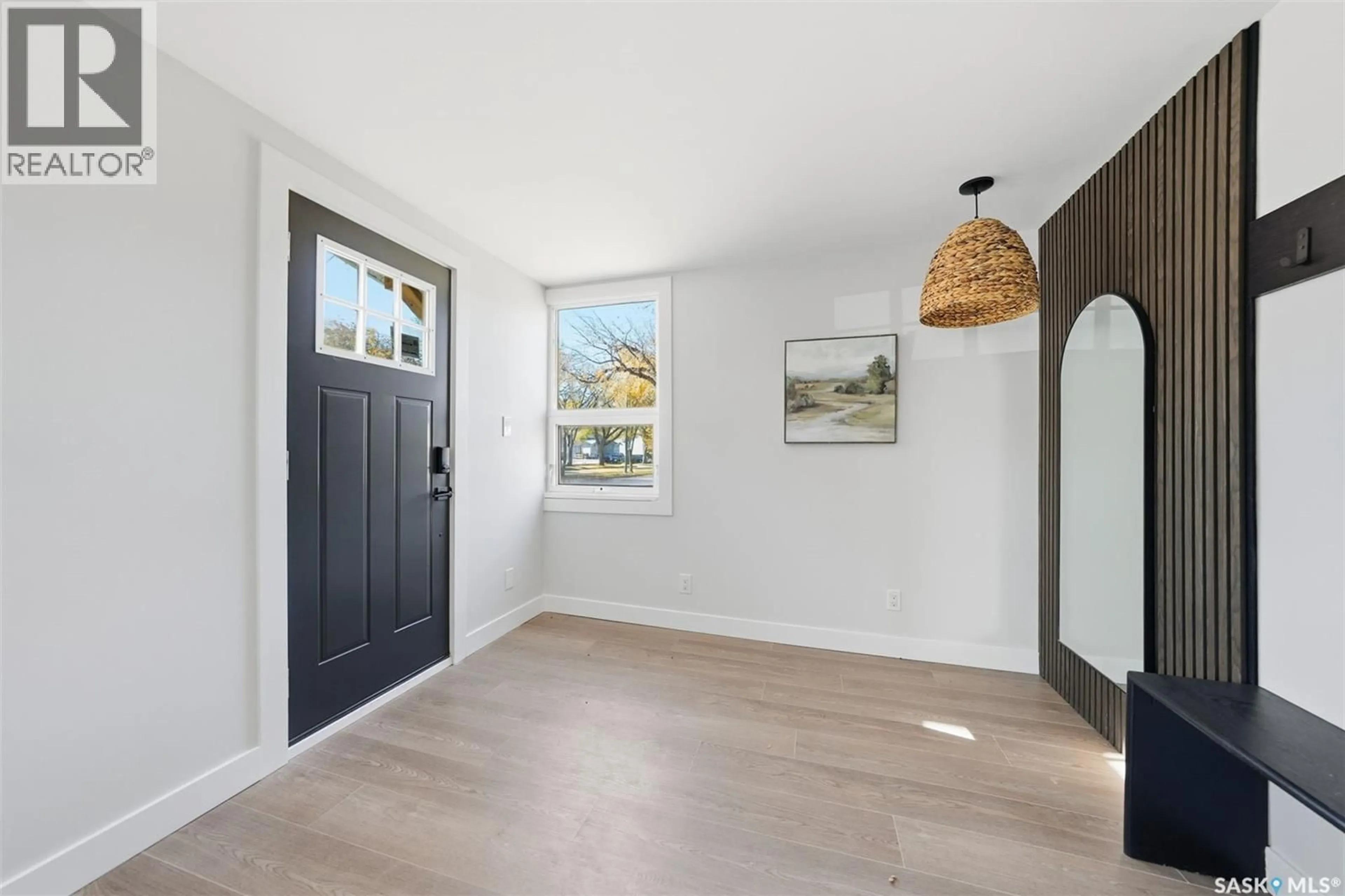 Indoor entryway for 622 31ST STREET, Saskatoon Saskatchewan S7L0R3