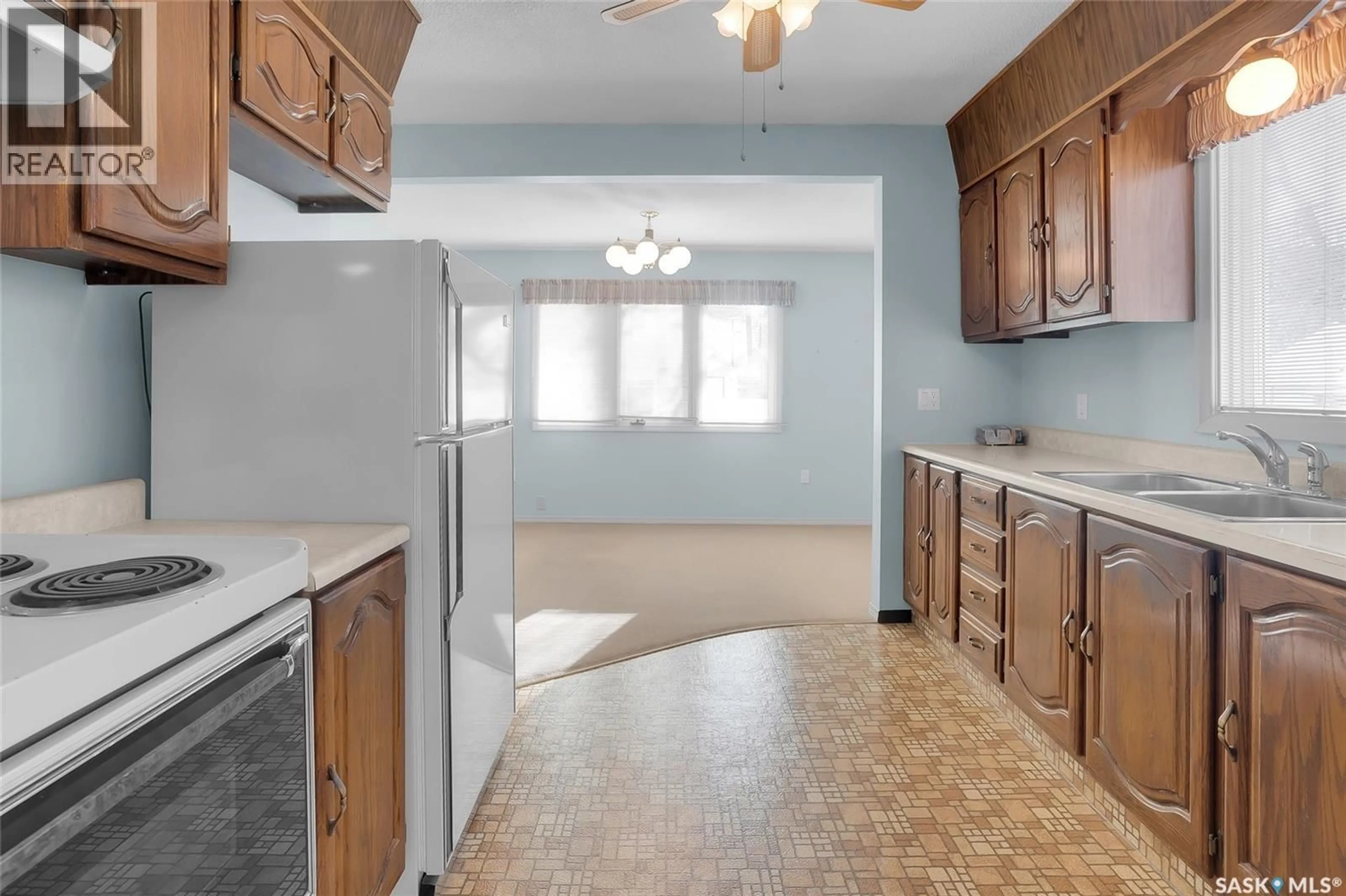 Standard kitchen, ceramic/tile floor for 112 2ND STREET, Saskatoon Saskatchewan S7H1N4