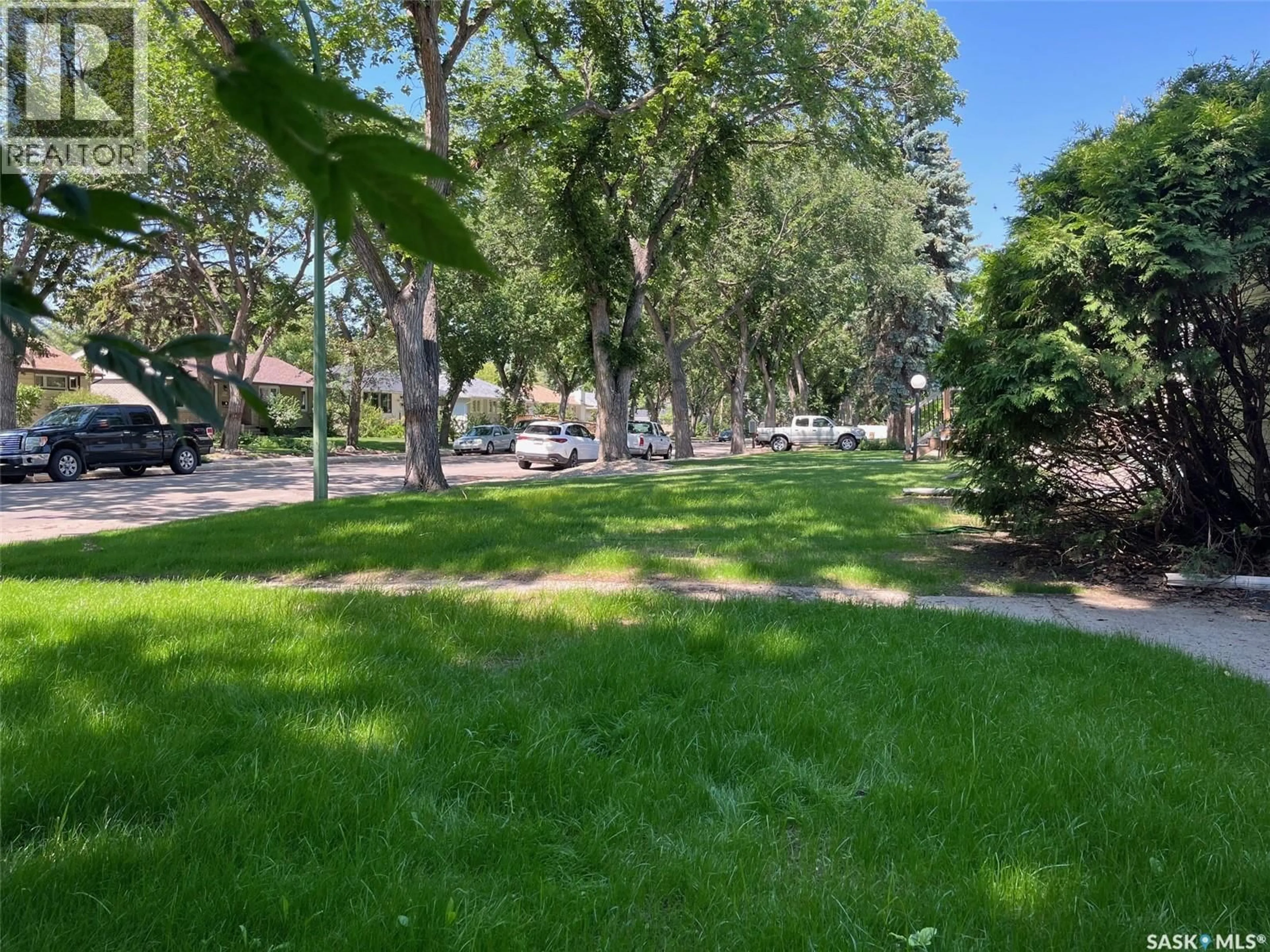 A pic from outside/outdoor area/front of a property/back of a property/a pic from drone, street for 3267 ATHOL STREET, Regina Saskatchewan S4S1Z1