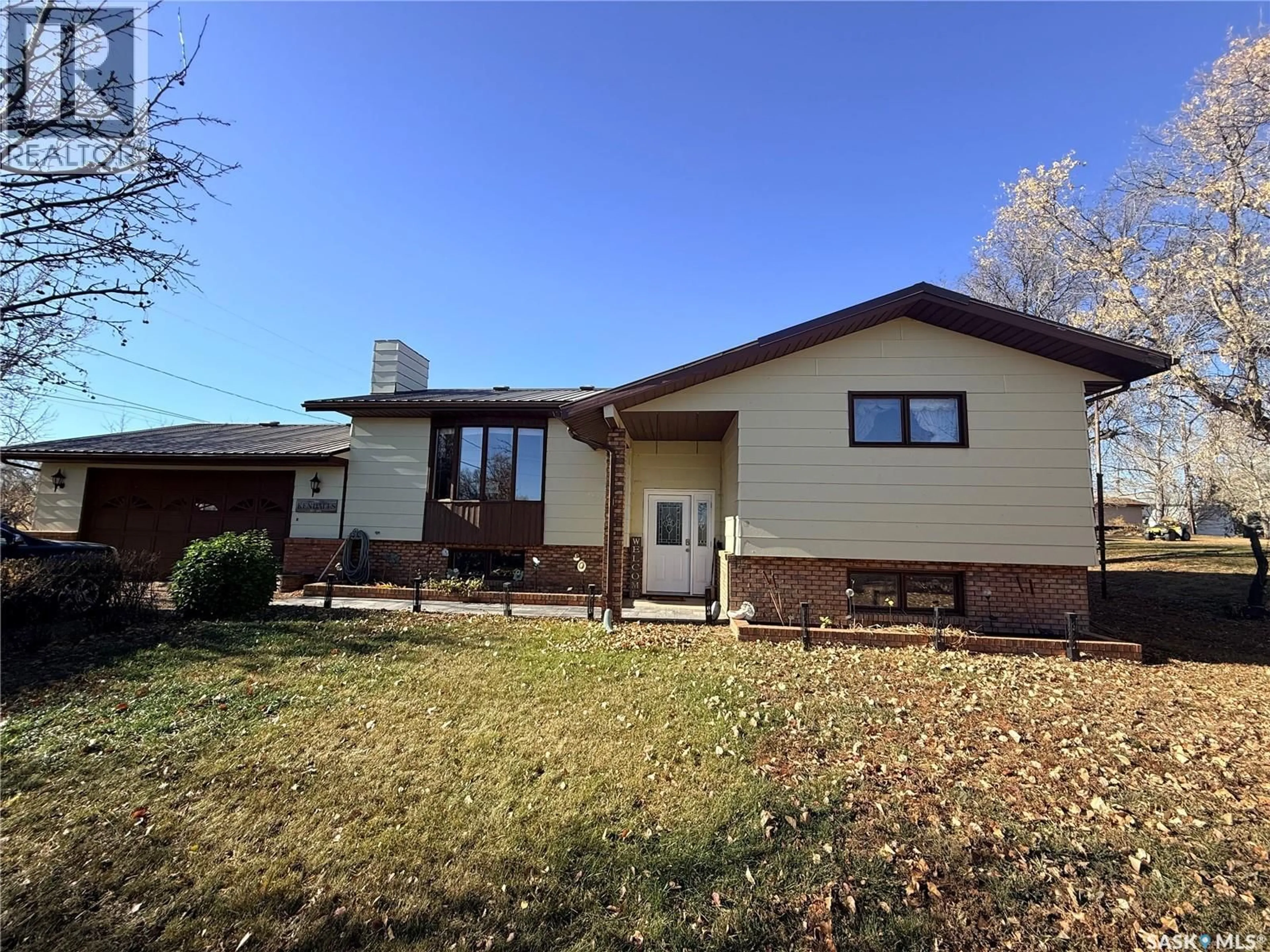 Home with vinyl exterior material, street for 4419 CENTRE STREET, Cadillac Saskatchewan S0N0K0