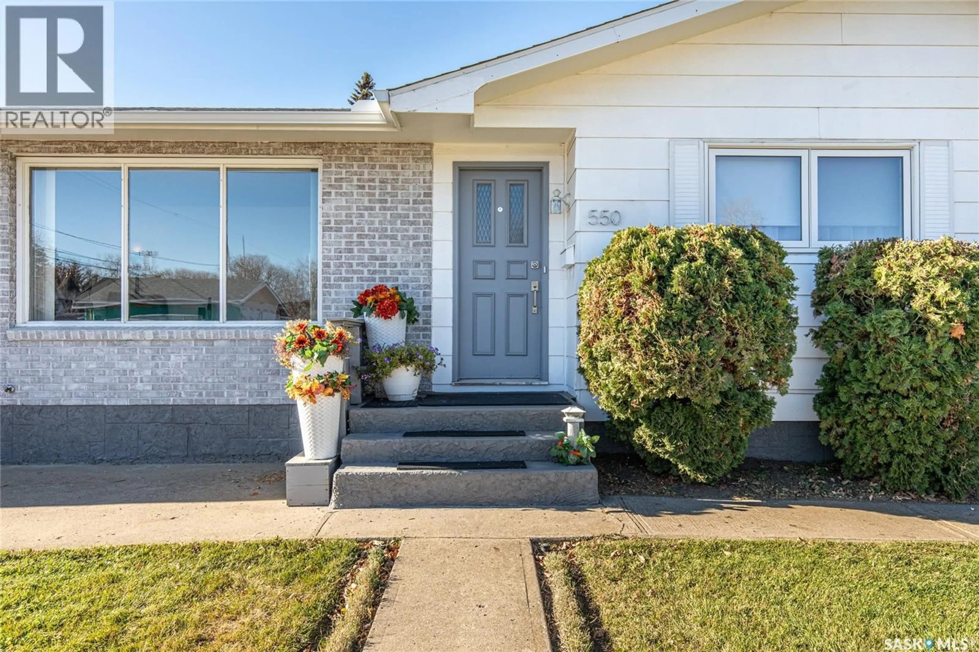 Home with vinyl exterior material, street for 550 3RD AVENUE, Moose Jaw Saskatchewan S6H7B6